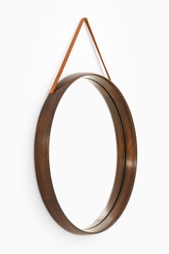 Specchio rotondo con cornice in Oak tinto di scuro di Uno & Östen Kristiansson, anni '50