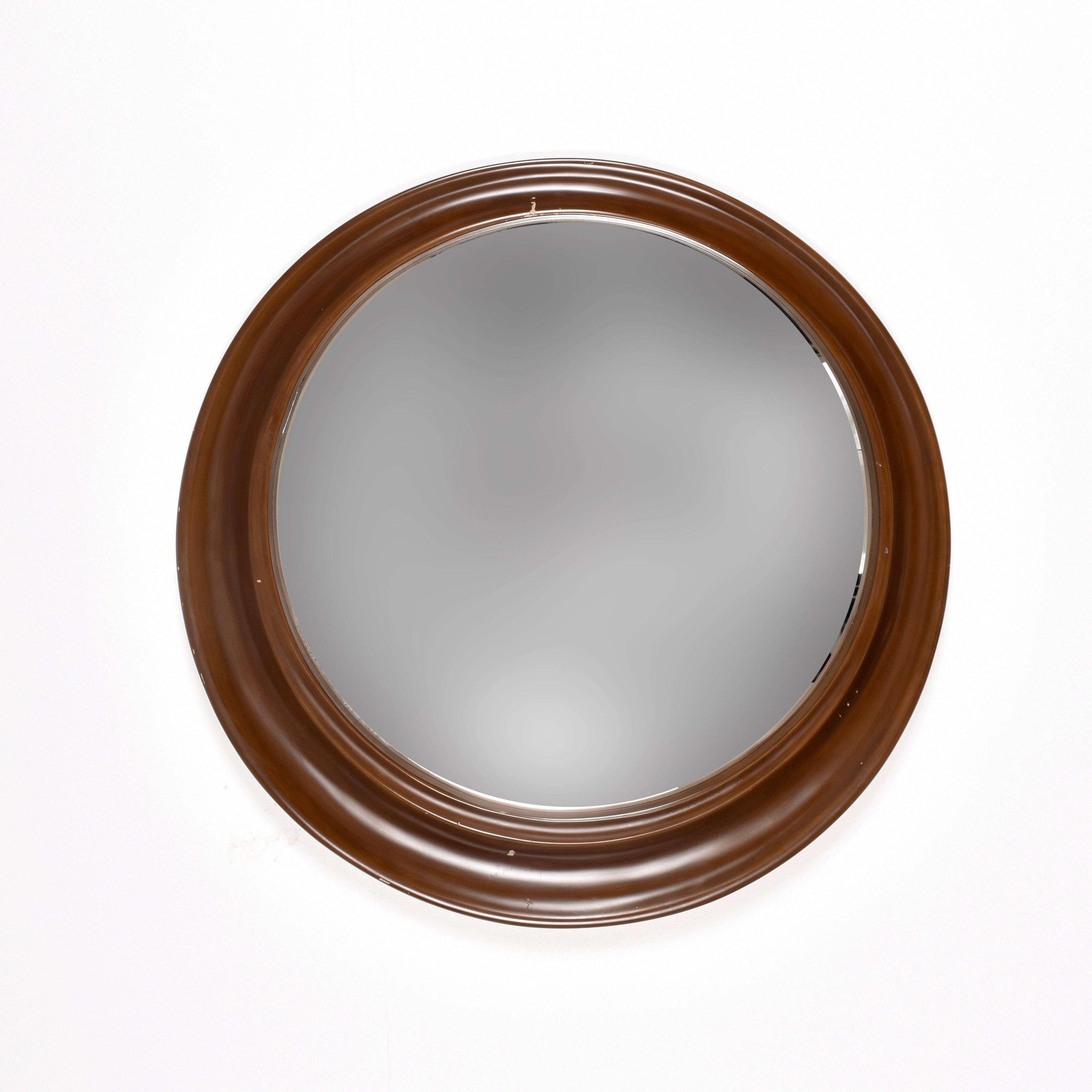 Round mirror with frame in lacquered wood, brown
Measure: Diameter 31 in.