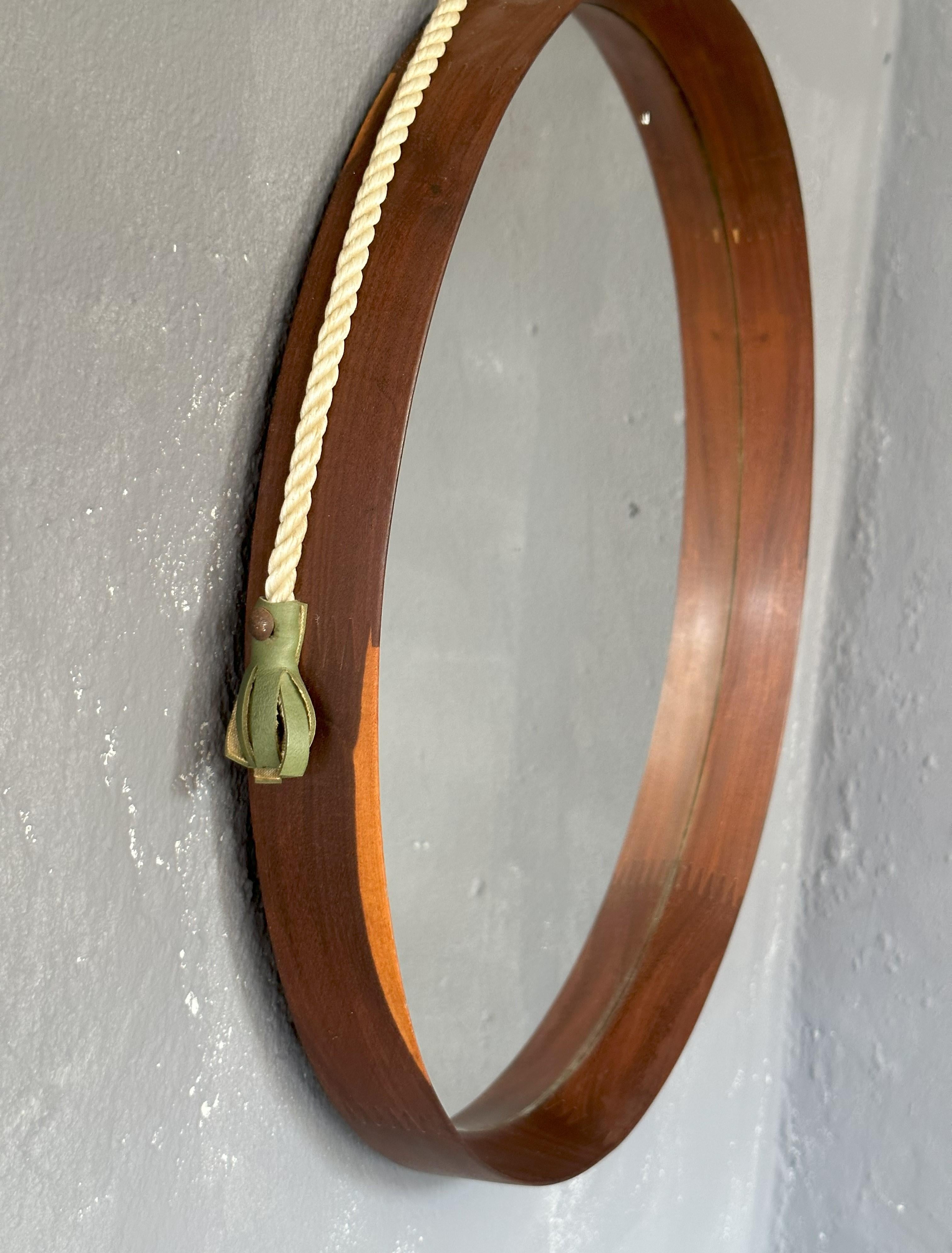 Mid-Century Modern Round mirror with teak frame, 1960s, Italian manufacture, with hanging rope For Sale