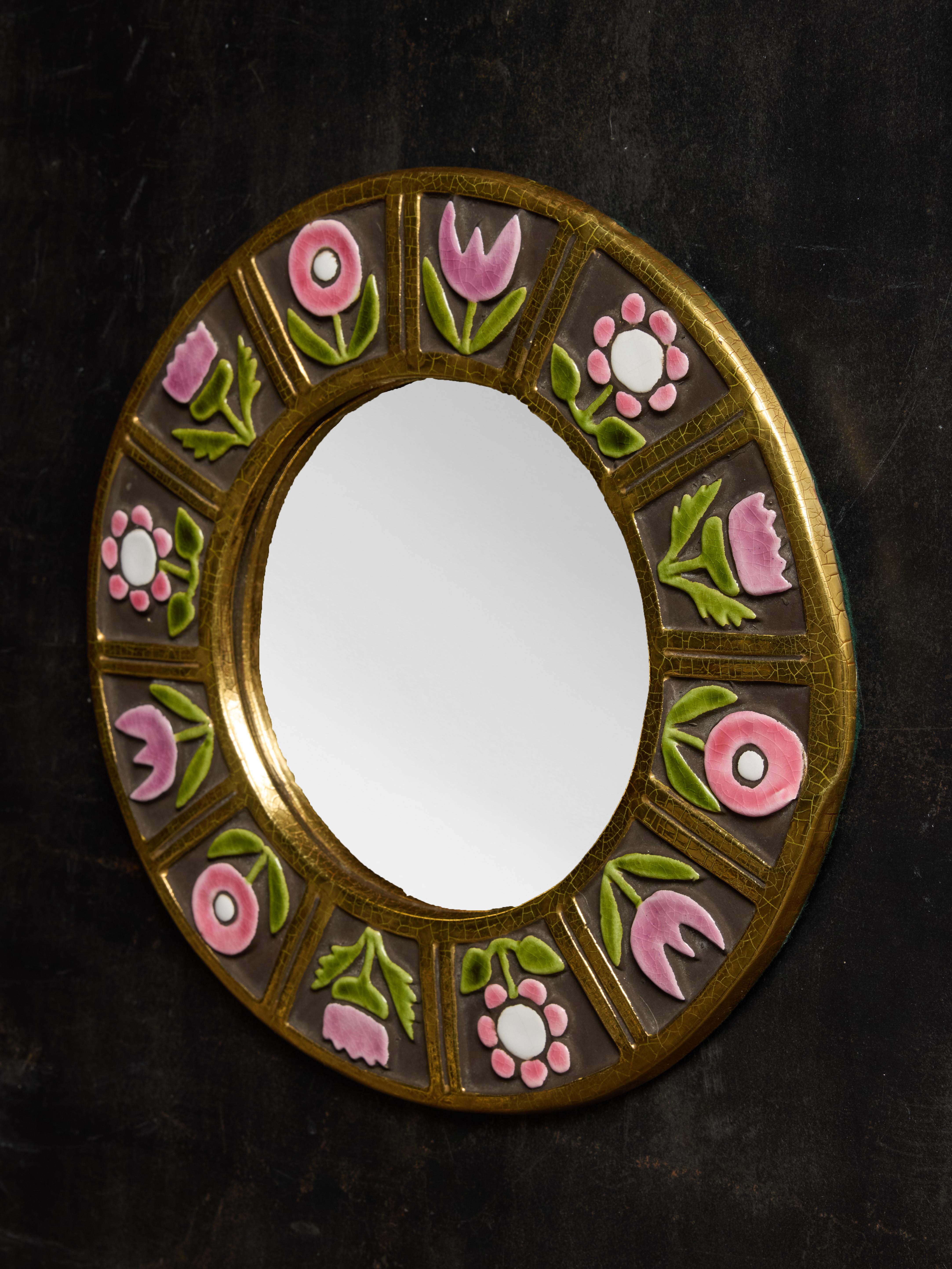 Mid-Century Modern Miroir rond en céramique Mithe Espelt avec décors de fleurs en vente