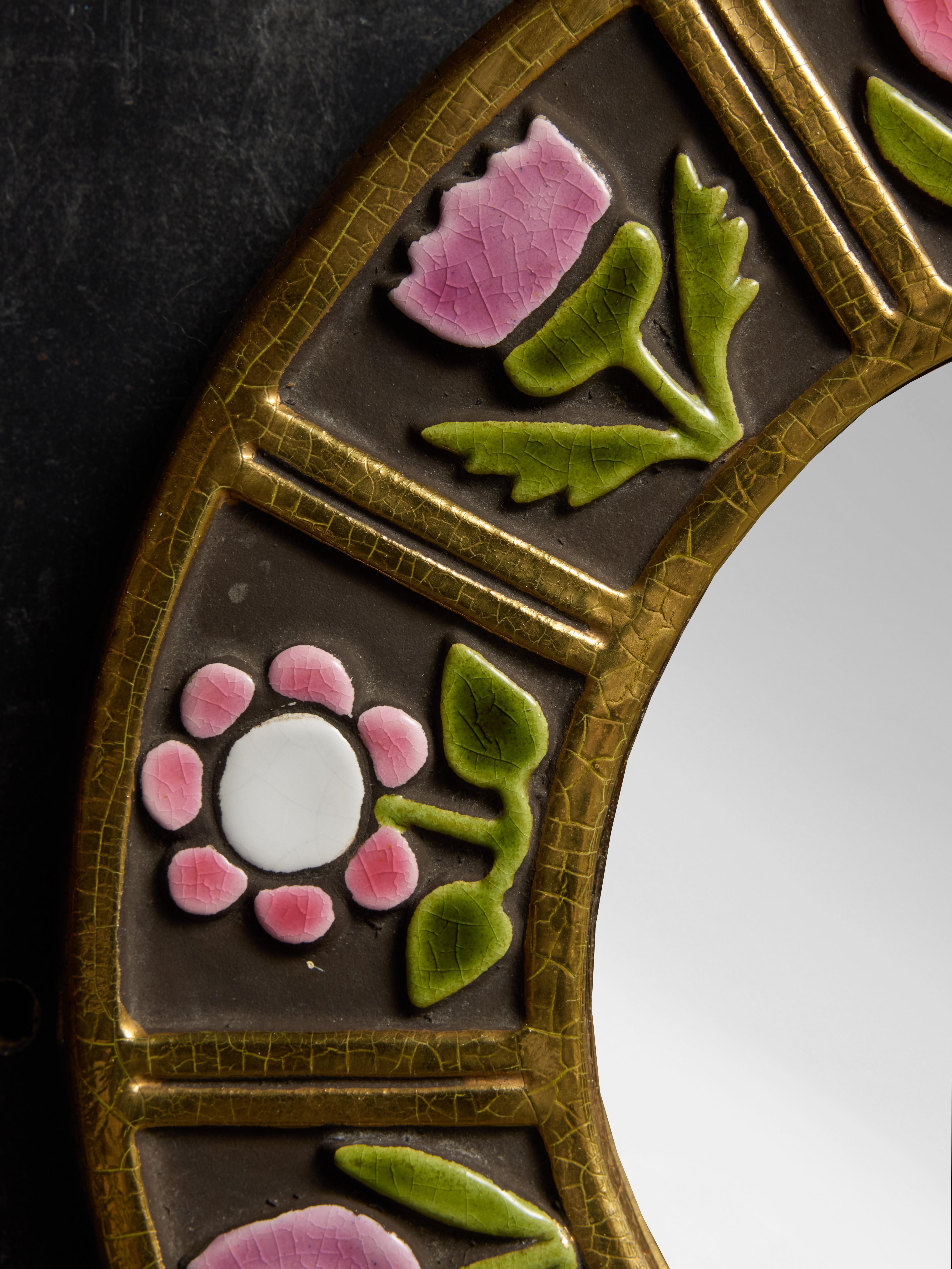 Miroir rond en céramique Mithe Espelt avec décors de fleurs Bon état - En vente à Saint-Ouen, IDF