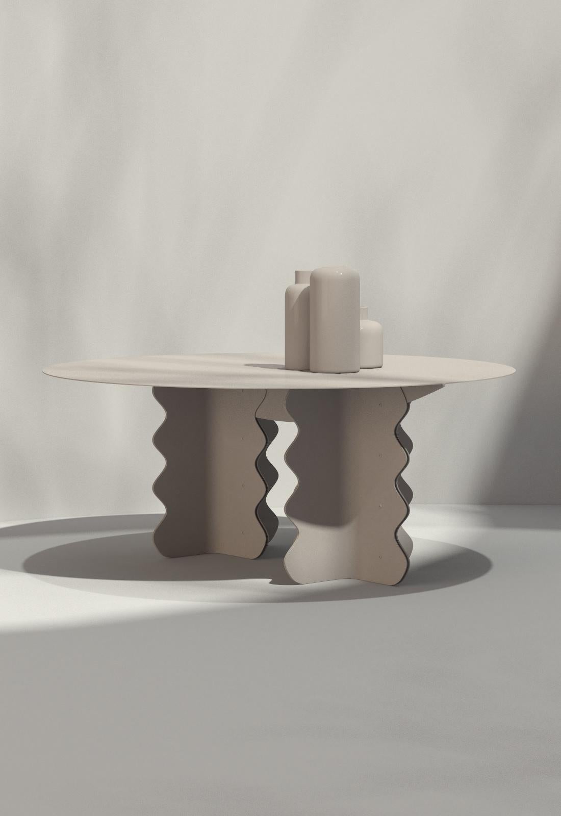 Runder moderner Metalltisch und Kugel Minimalistische minimalistische Transparente Vase aus geblasenem Glas (21. Jahrhundert und zeitgenössisch) im Angebot