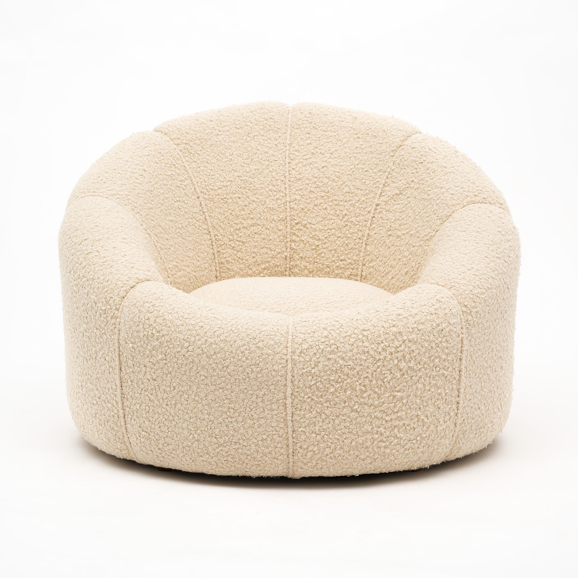Contemporary Round Modernist Style Pair of Armchairs For Sale