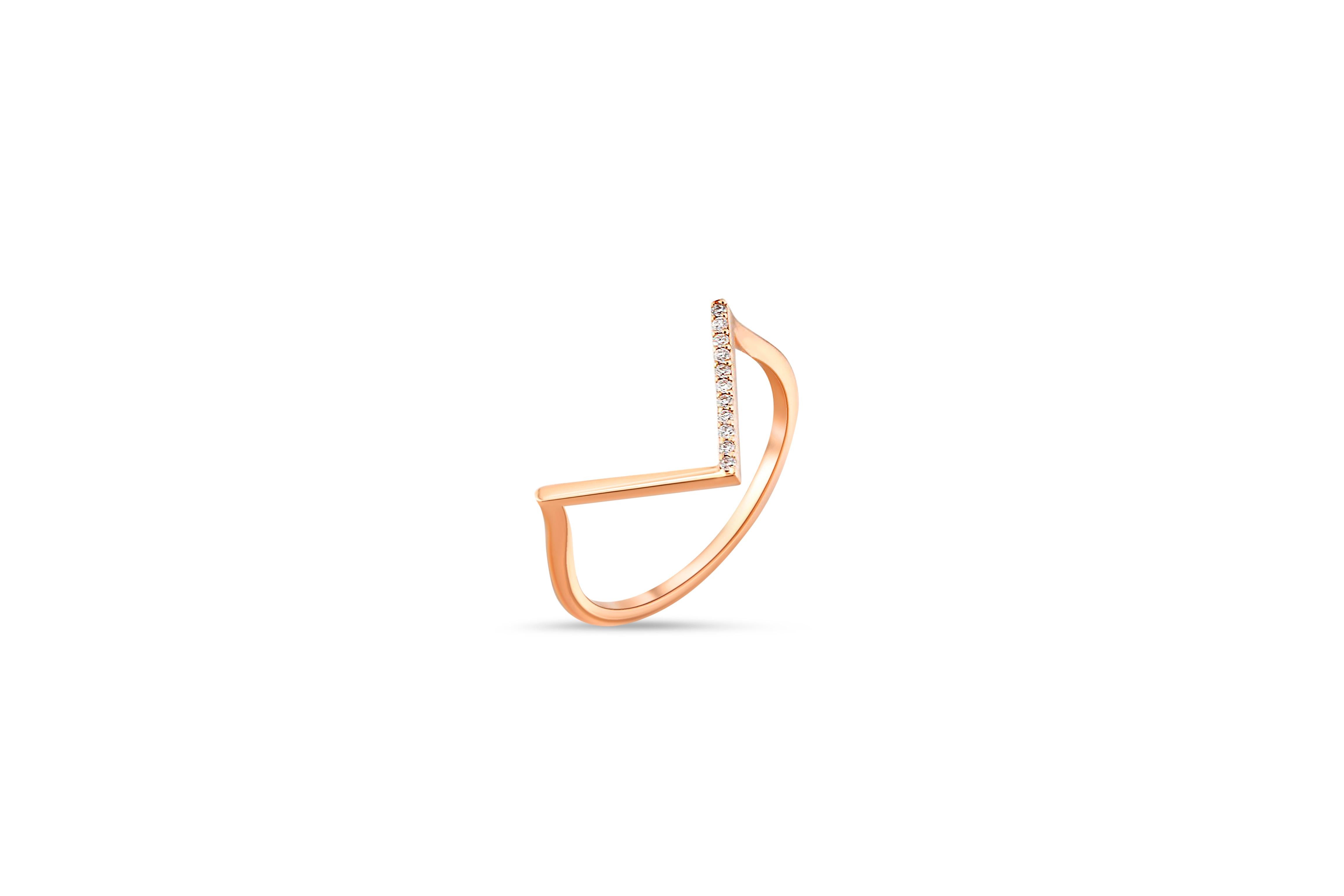 Modern Round moissanite Chevron 14k gold ring. For Sale
