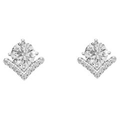 Orecchini chevron di moissanite tonda in oro 14k