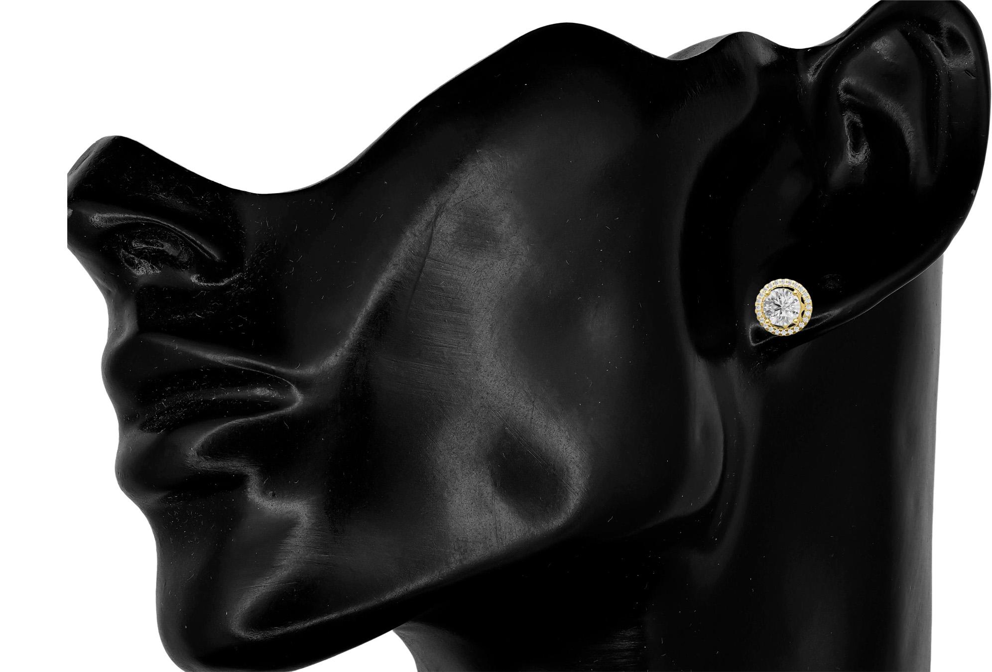 Orecchini tondi di moissanite con perno.  Orecchini con moissaniti da 1ct. Orecchini tondi con aureola in moissanite. Orecchini per tutti i giorni.

Peso: 3.2 gr
Metallo: argento 925 + placcatura in oro 14k
Le giacche Halo sono rimovibili

Pietre: