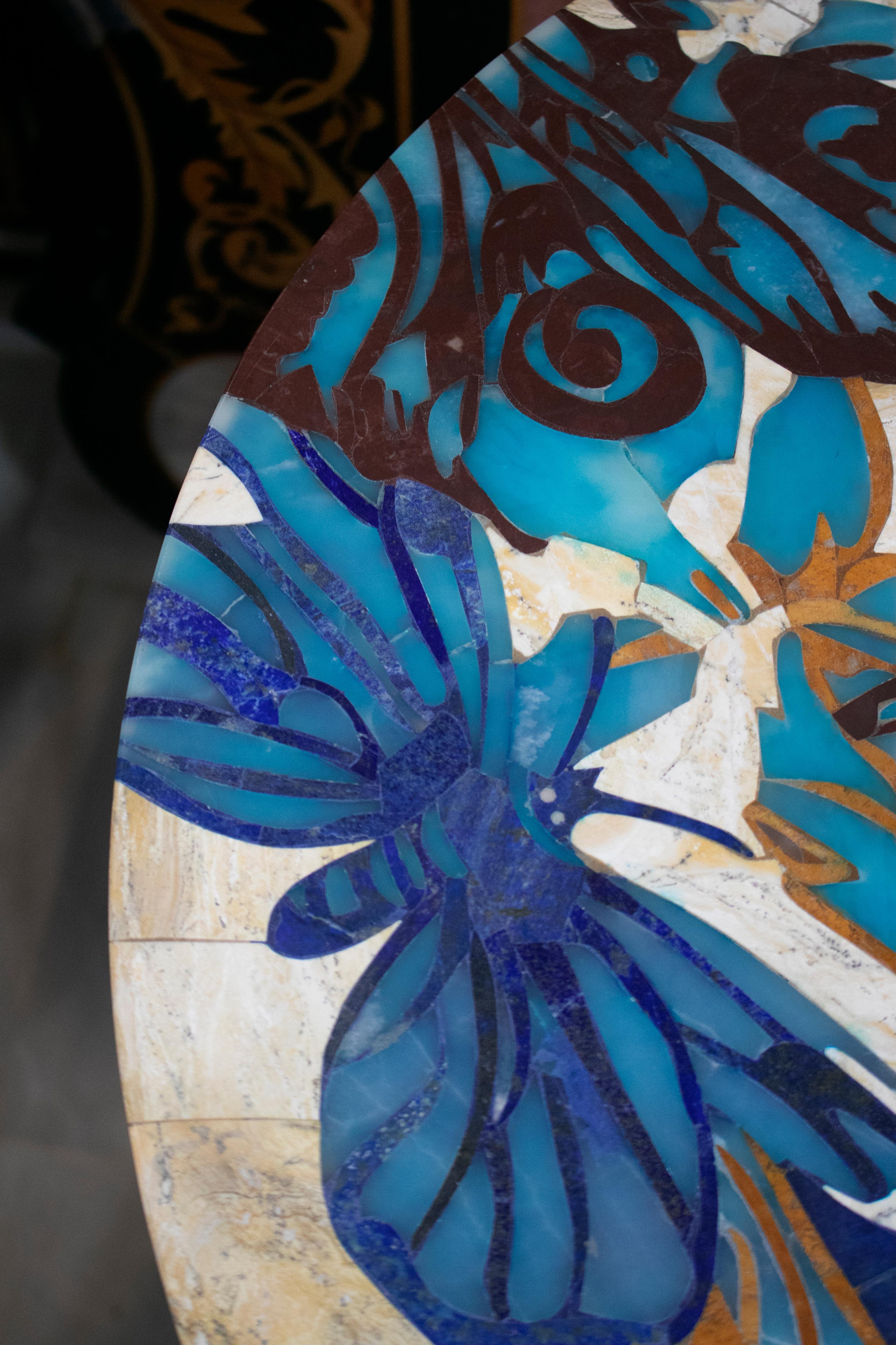 Runde Mosaik-Marmortischplatte mit Schmetterlingen und Blumenintarsien (20. Jahrhundert) im Angebot