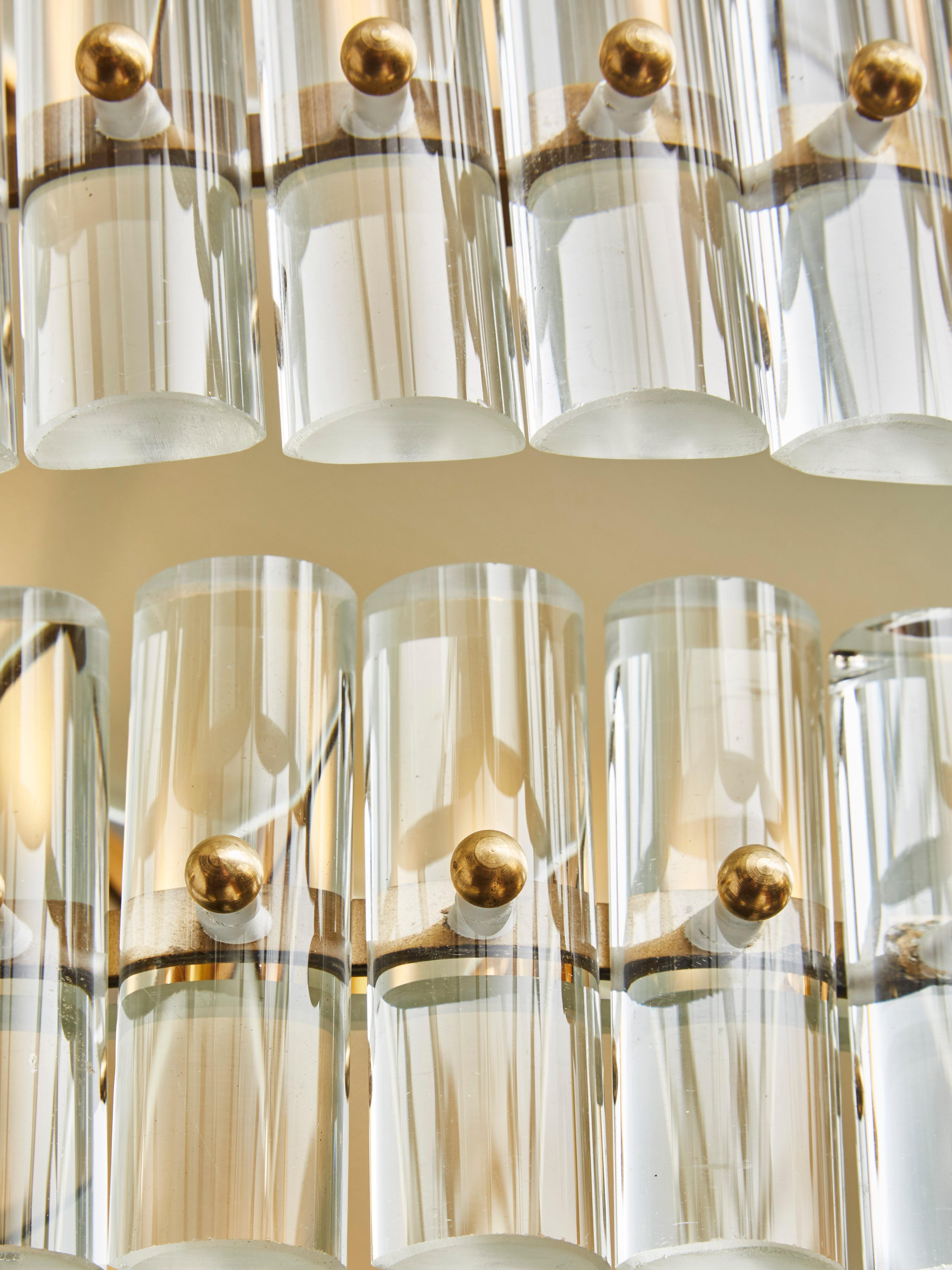 Italiano Lampadario rotondo in vetro a più strati in vendita