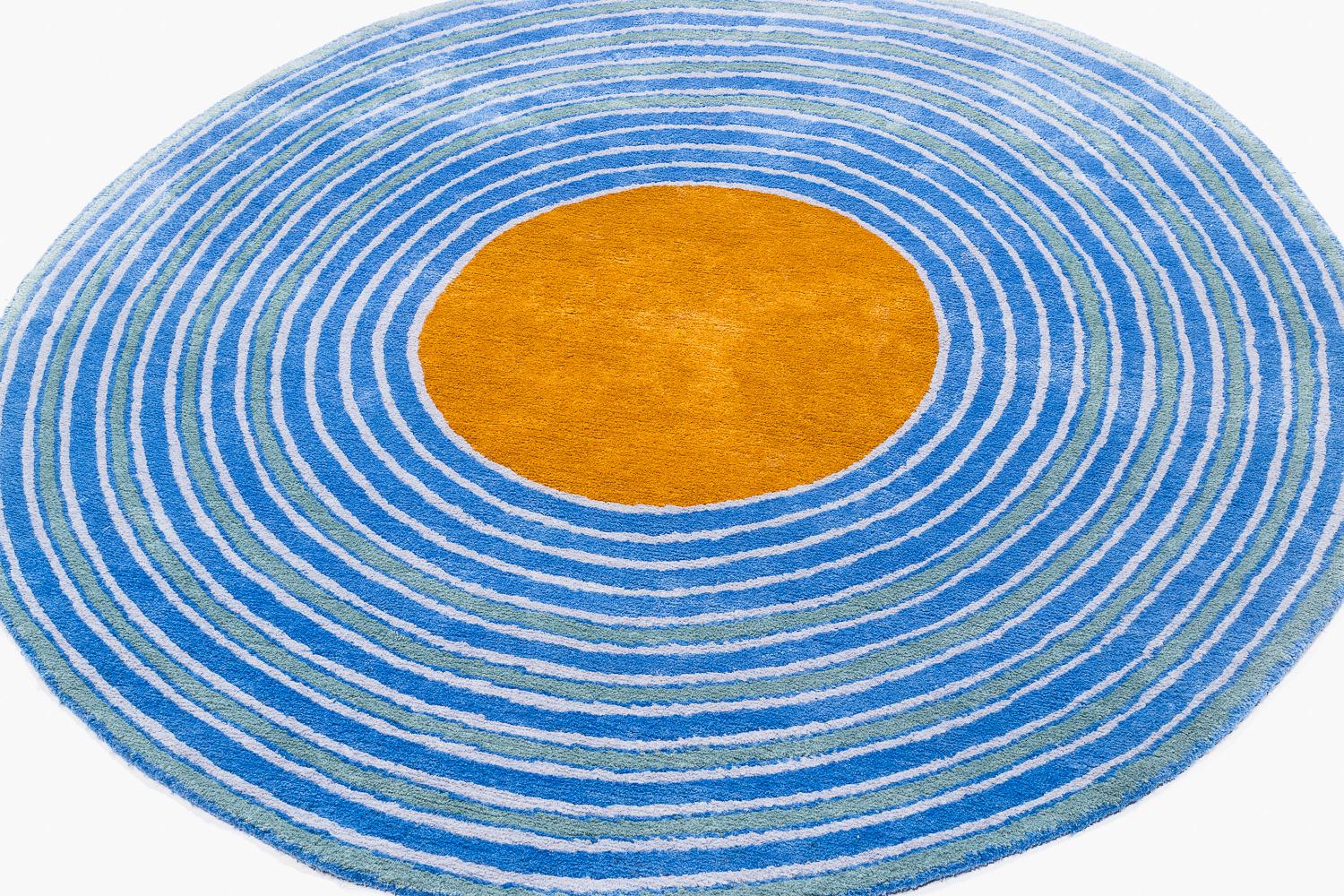 Ti presentiamo Bullseyes: The Icons, la prima collezione di tappeti rotondi in edizione limitata di Carini Carpets. Rinomata per i suoi design innovativi, Carini ha da tempo realizzato varianti di tappeti rotondi accessori, ma questa collezione