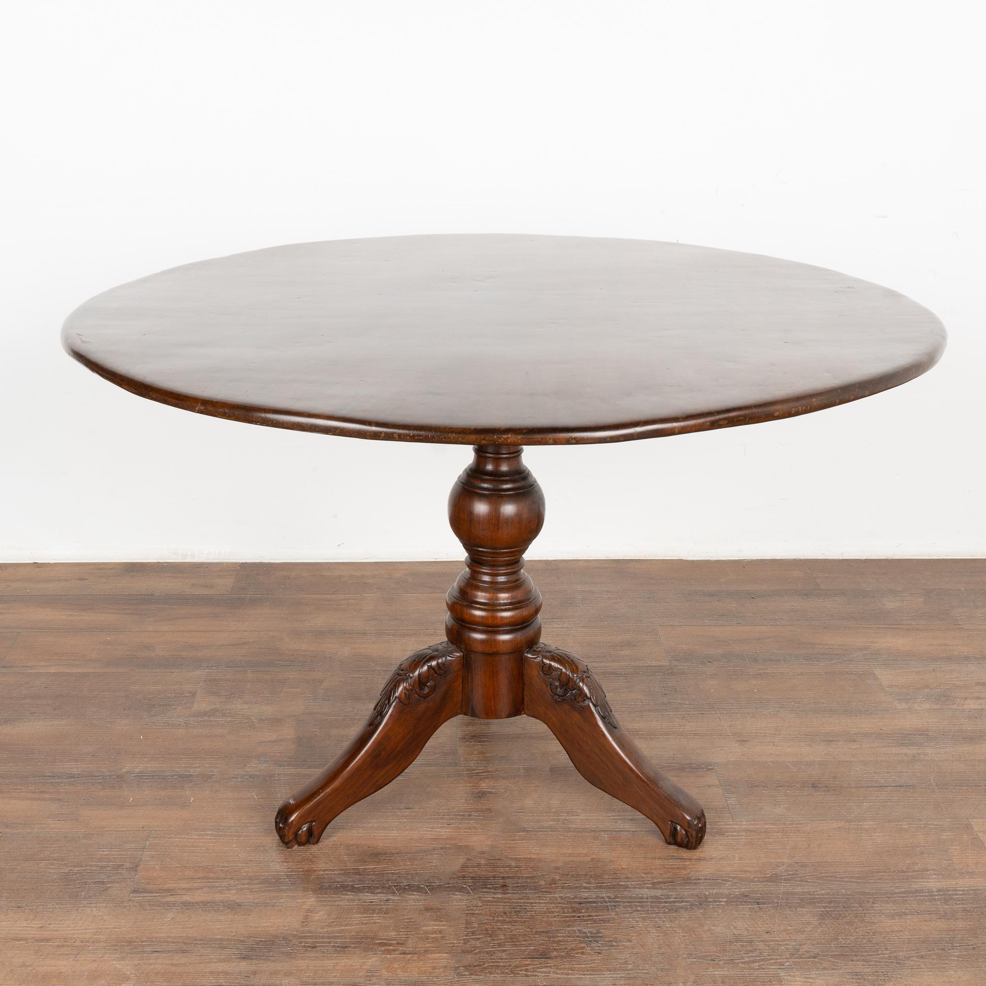 Runder Narra Wood Pedestal Tisch, Philippinen um 1840-60 im Angebot 5