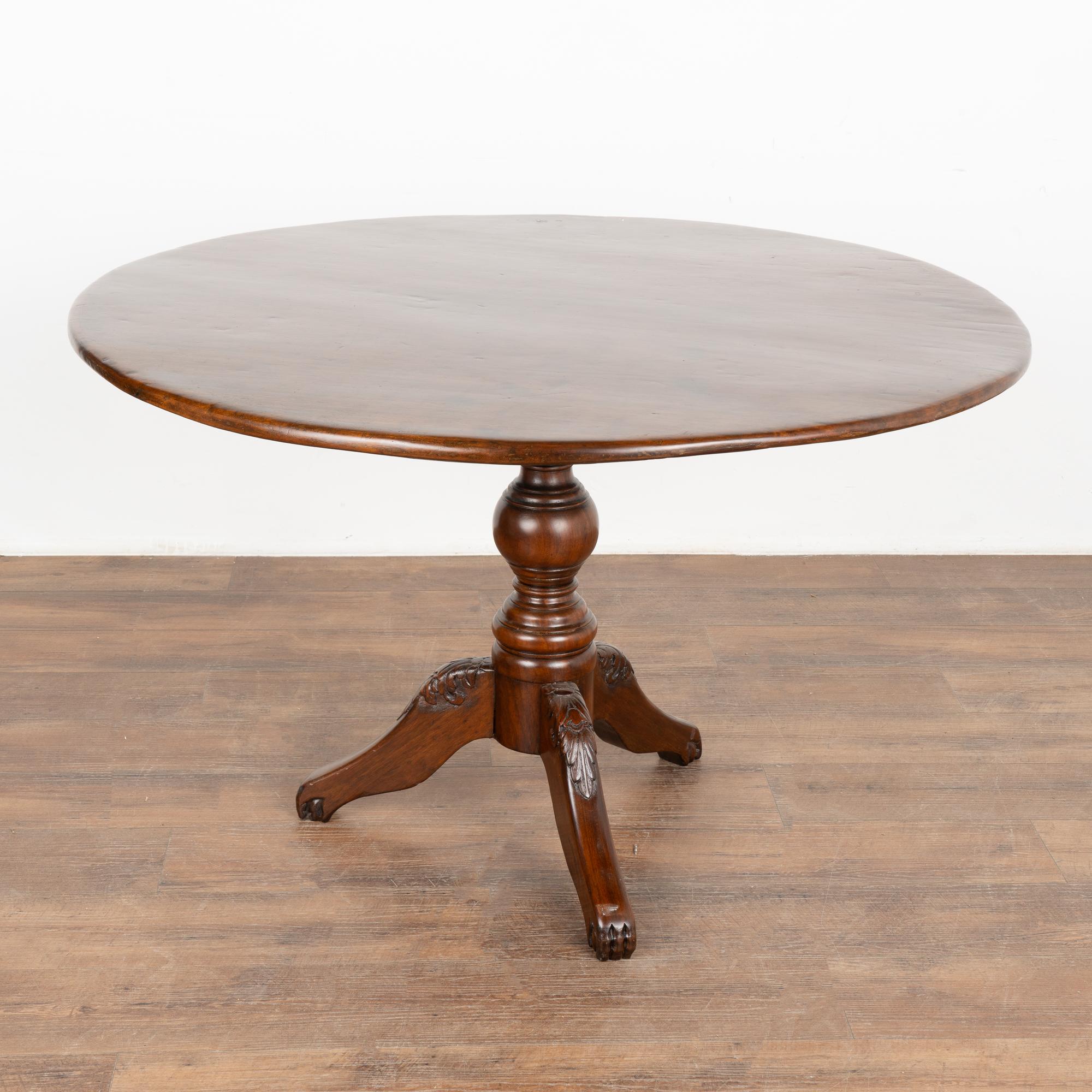 Spanish Colonial Round Narra Wood Pedestal Table, Philippines circa 1840-60 For Sale