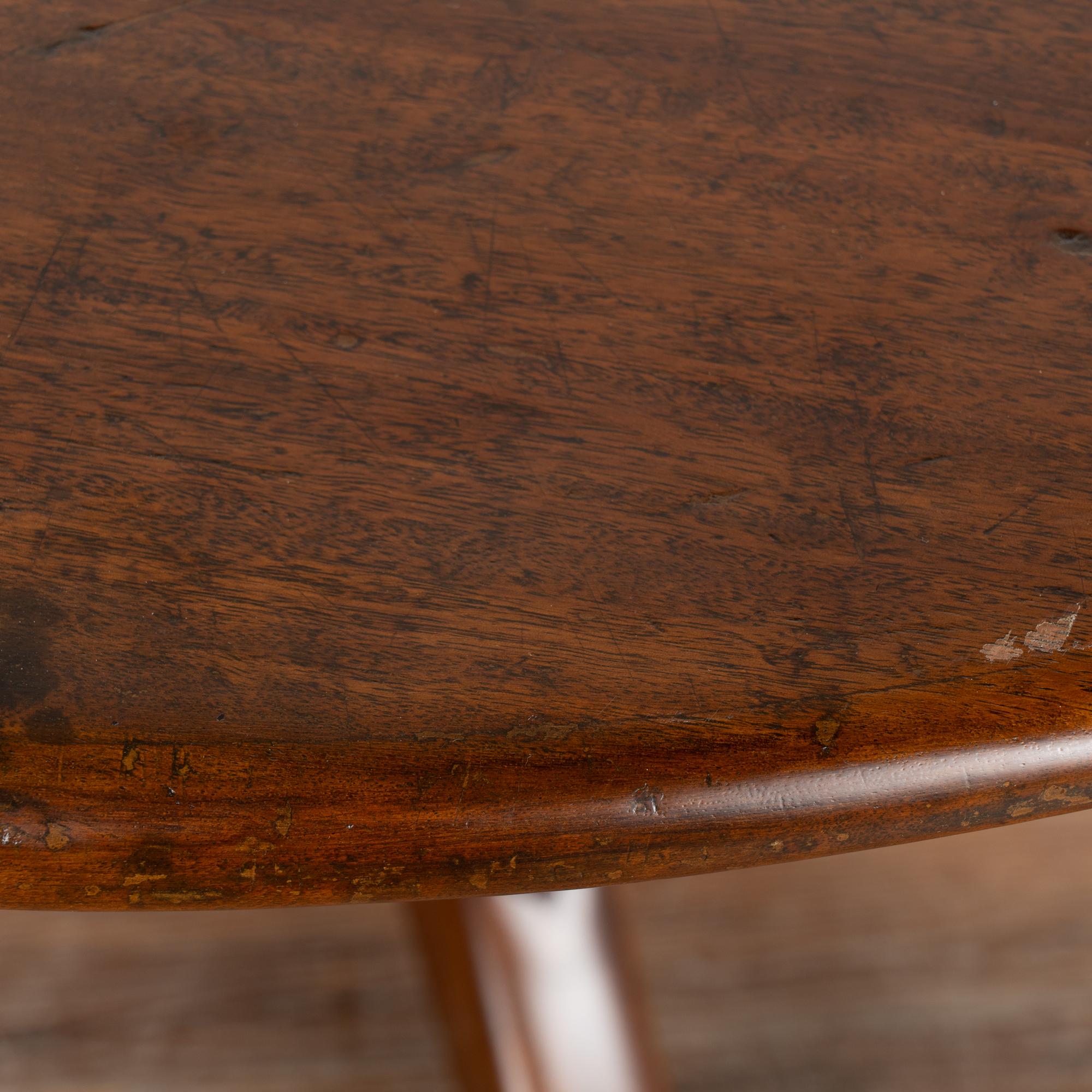 19th Century Round Narra Wood Pedestal Table, Philippines circa 1840-60 For Sale