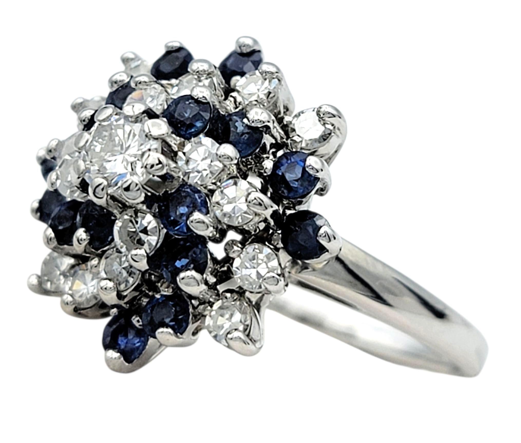 Runder Ring mit natürlichem blauem Saphir und Diamant in 14 Karat Weißgold im Zustand „Gut“ im Angebot in Scottsdale, AZ