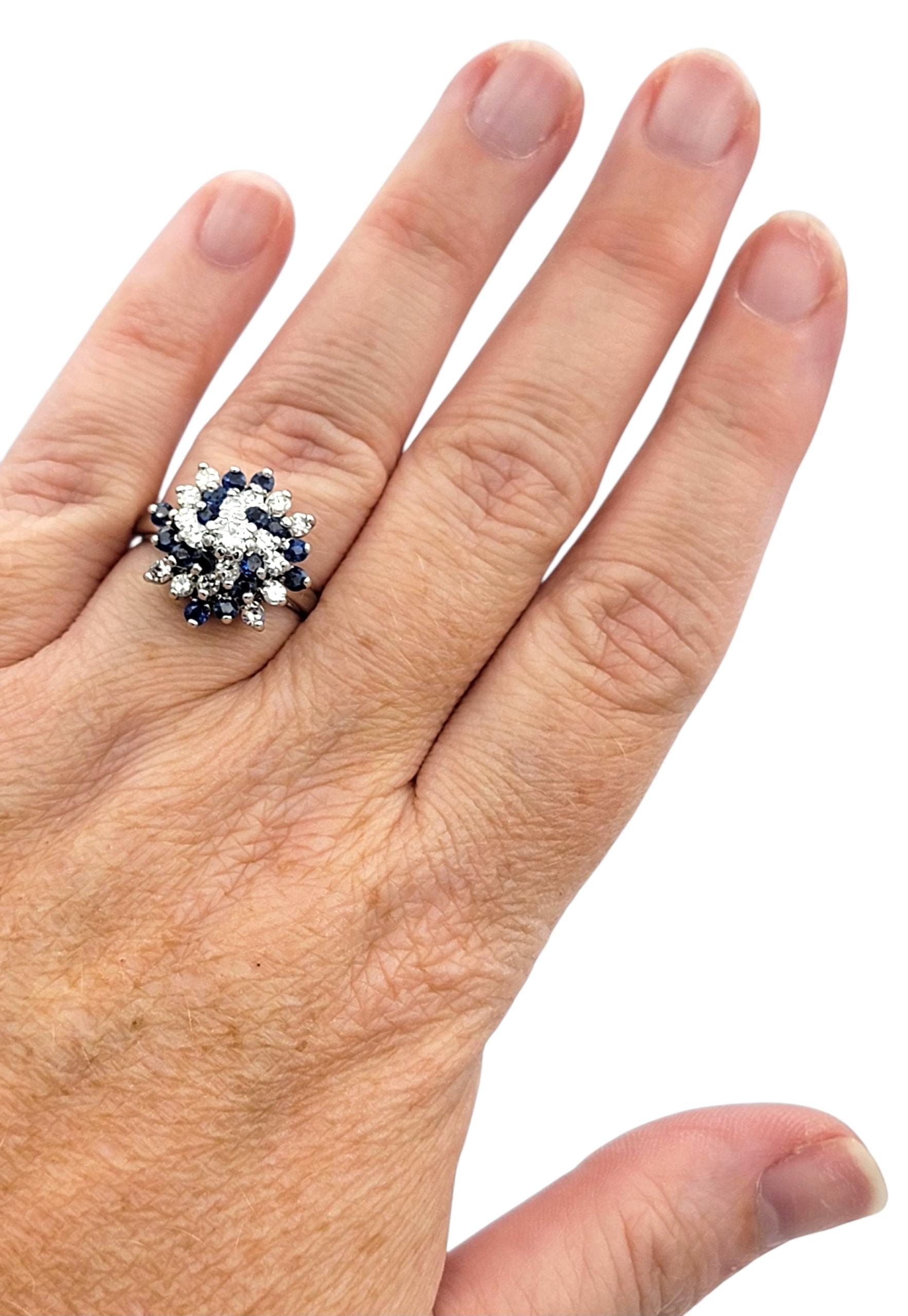 Runder Ring mit natürlichem blauem Saphir und Diamant in 14 Karat Weißgold im Angebot 2