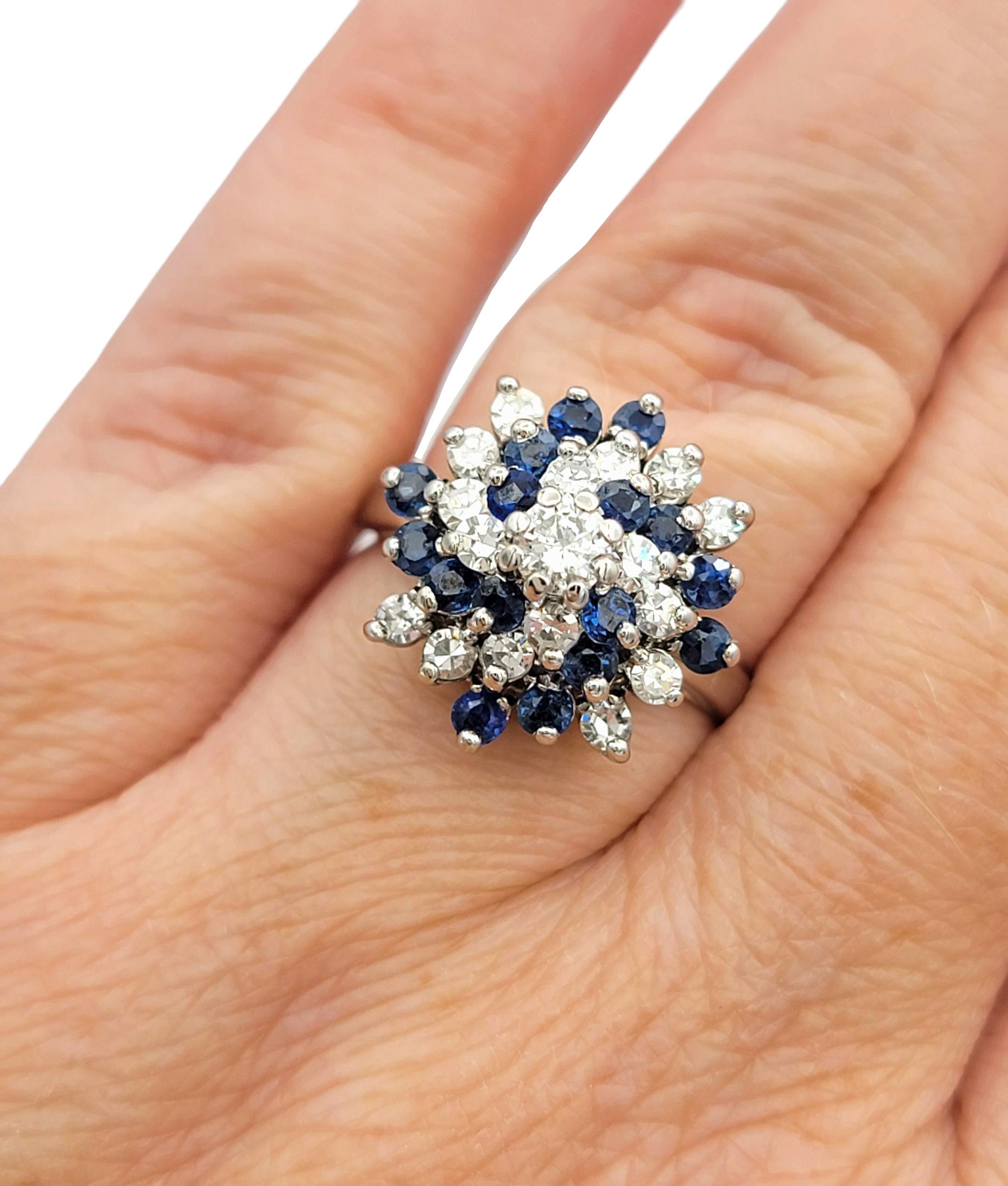 Runder Ring mit natürlichem blauem Saphir und Diamant in 14 Karat Weißgold im Angebot 3