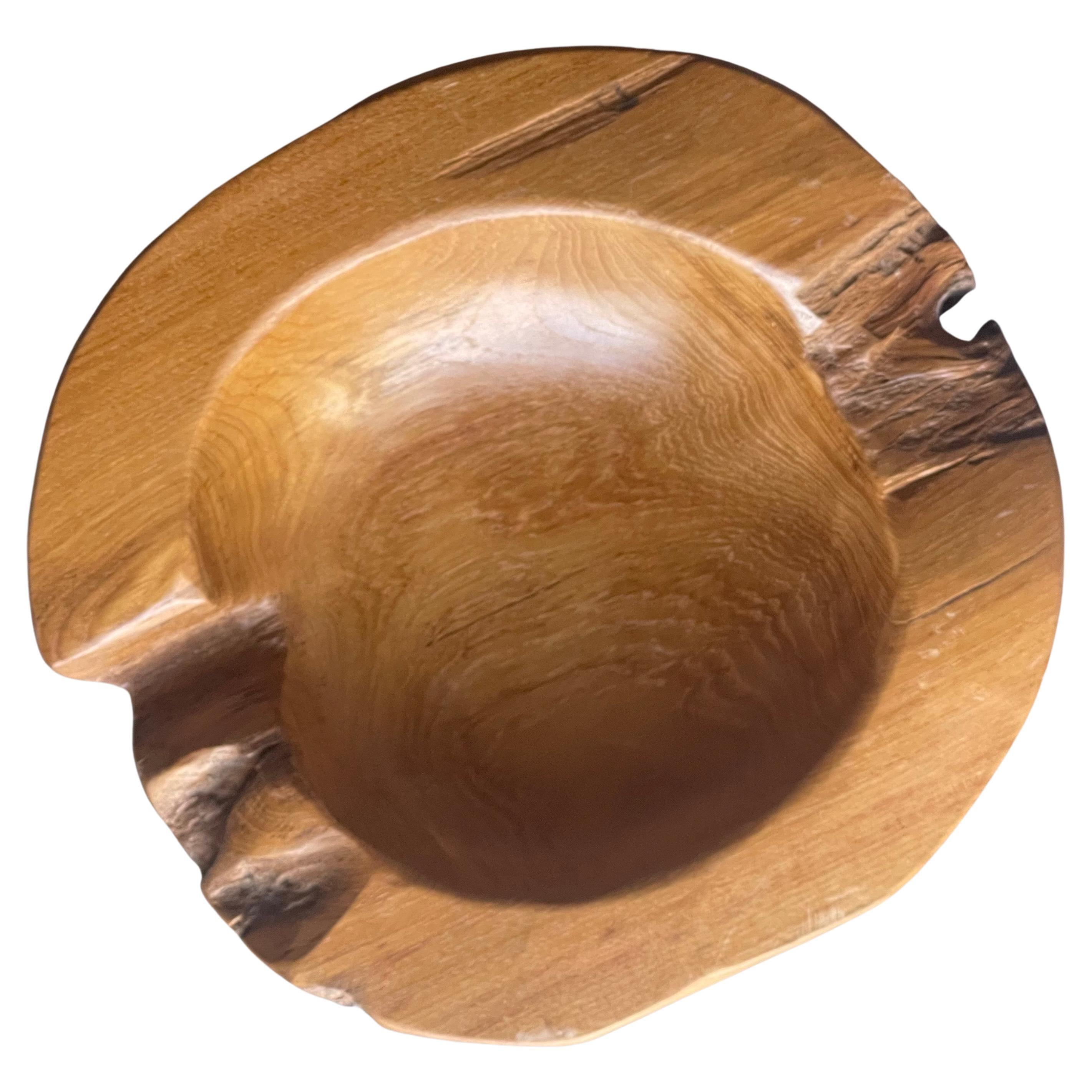 A gorgeous round natural teak freeform bowl, circa 1960s. The bowl has a great organic modern look and measures 11