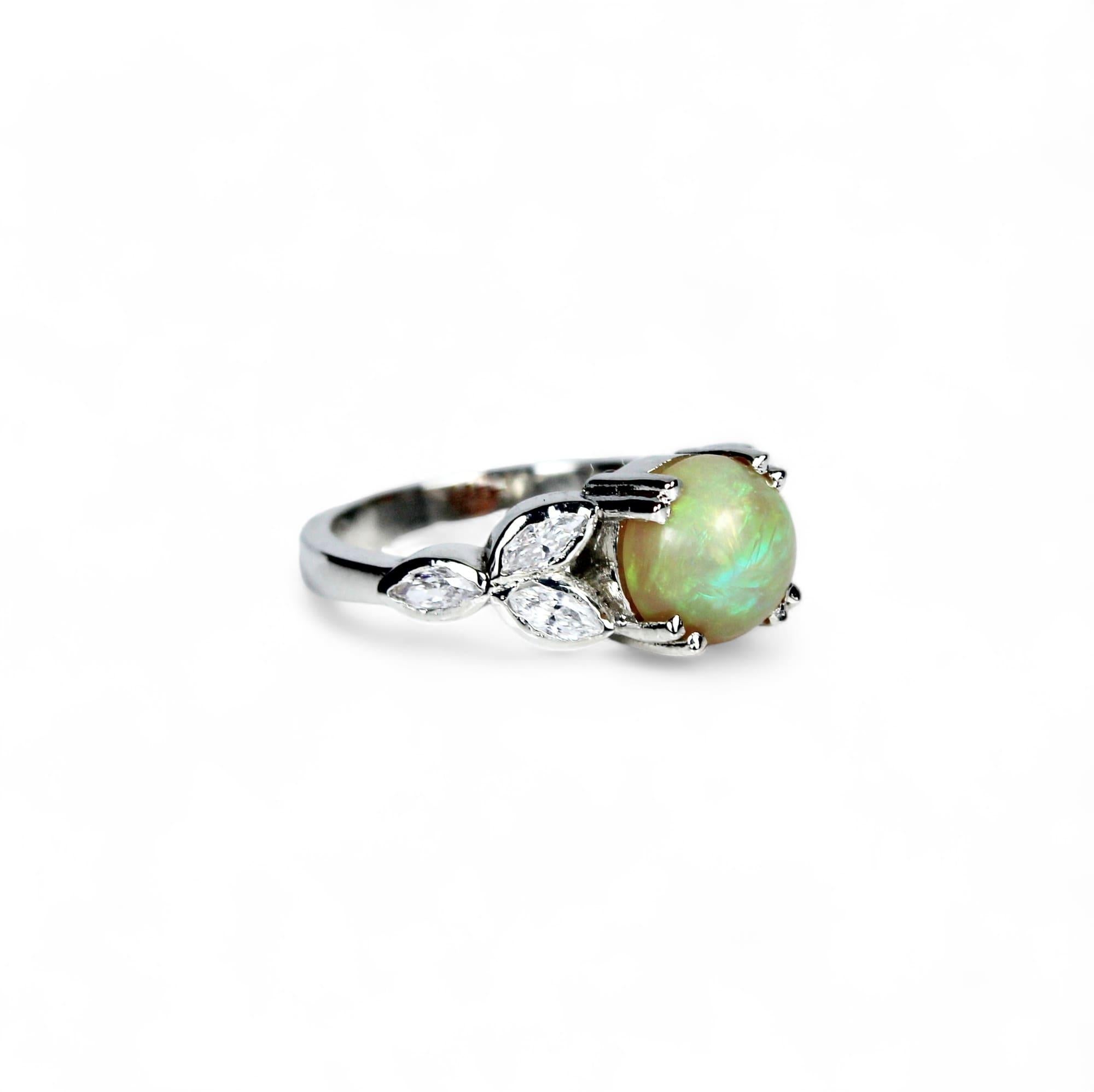 Runder natürlicher Opal Ring (Zeitgenössisch) im Angebot