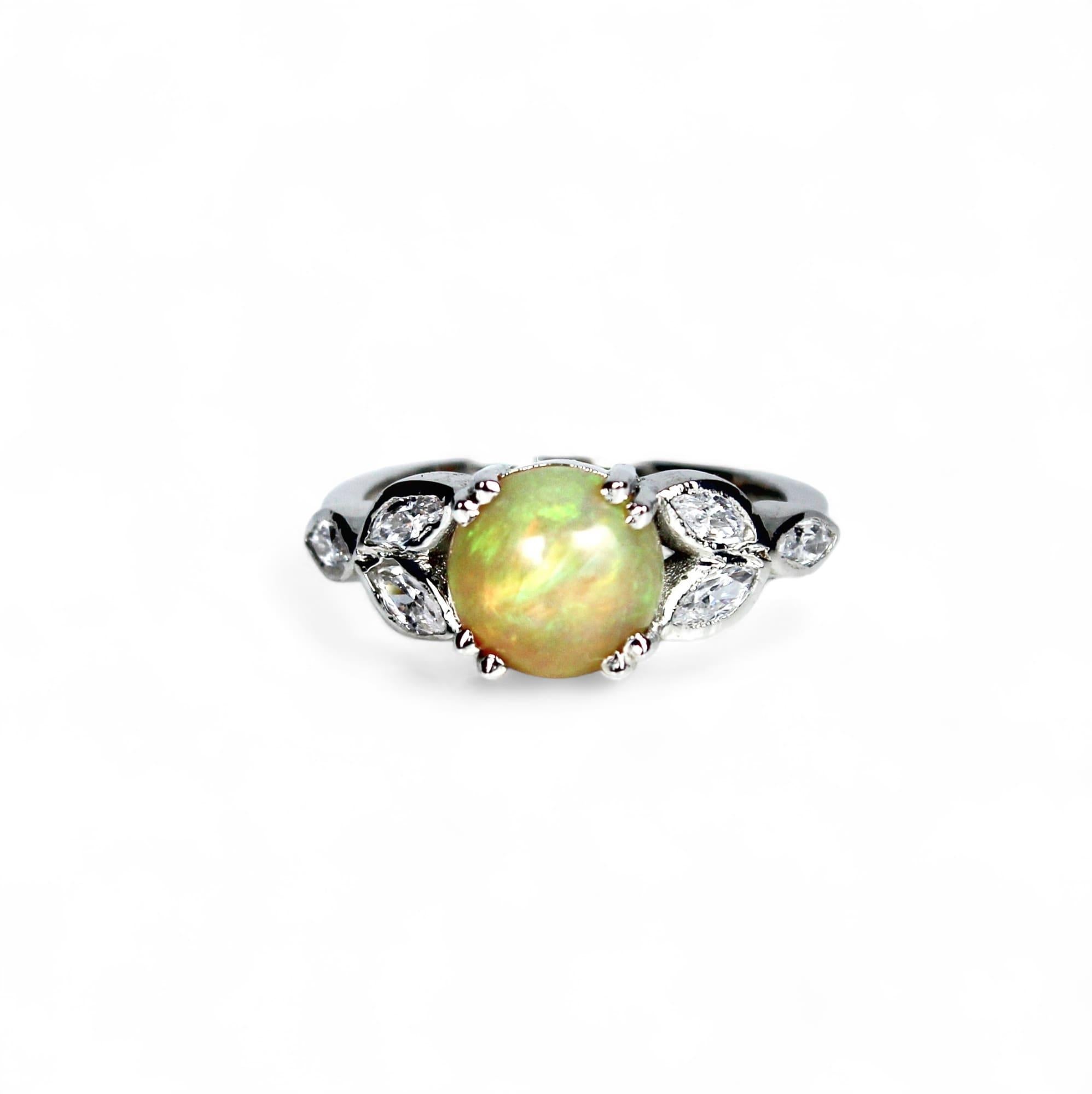 Runder natürlicher Opal Ring (Rundschliff) im Angebot
