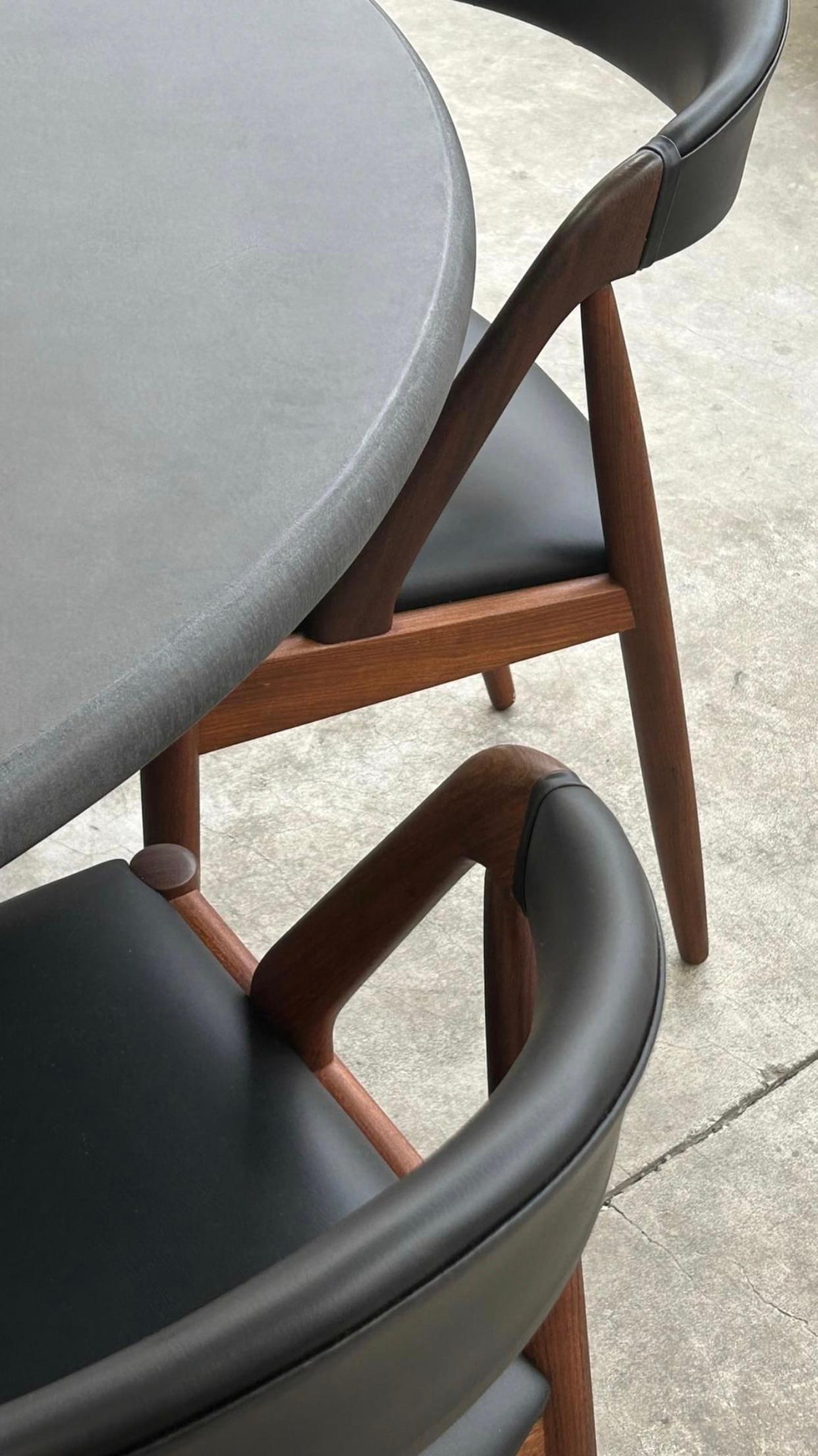 Contemporary Round Natural Plaster Table 