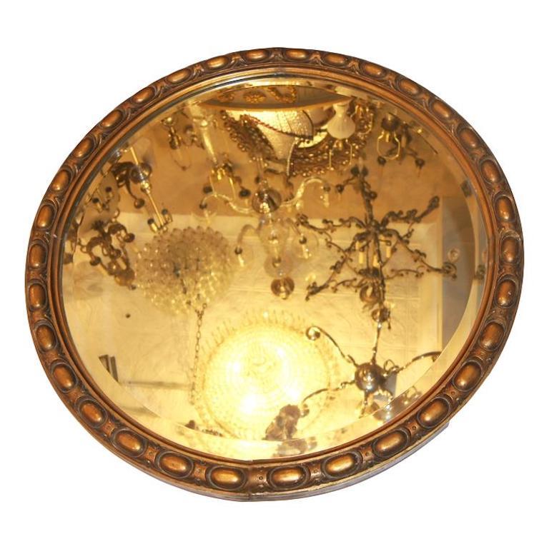 Round Neoclassic Gilt Wood Mirror In Good Condition For Sale In New York, NY