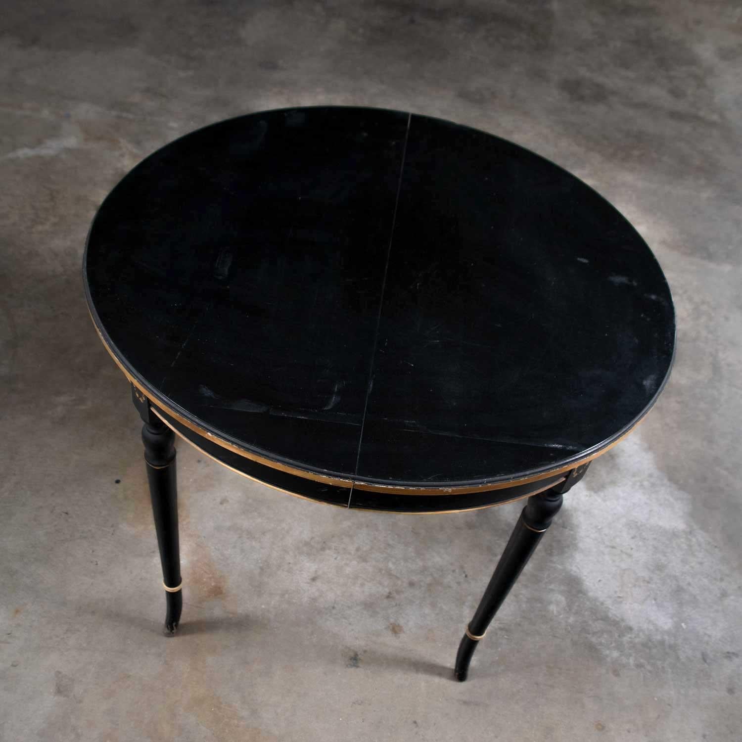 Round Neoclassical Dining Table Center Table Black Age-Distressed Finish w/ Gold In Good Condition In Topeka, KS