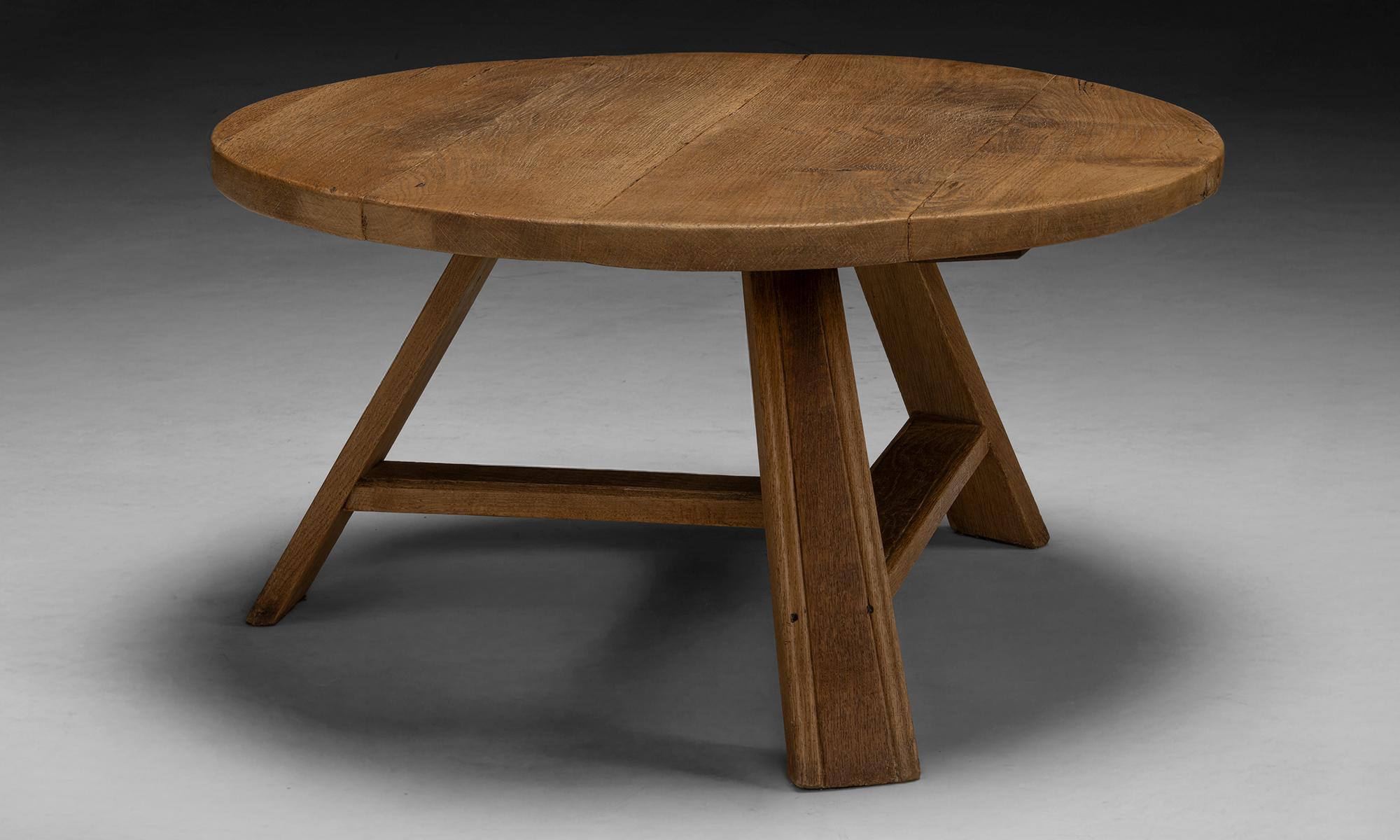 Brutalisme Round Oak Coffee Table, Belgium circa 1960 en vente