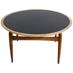Round Oak Coffee Table Manufactured by Ludvig Pontoppidan