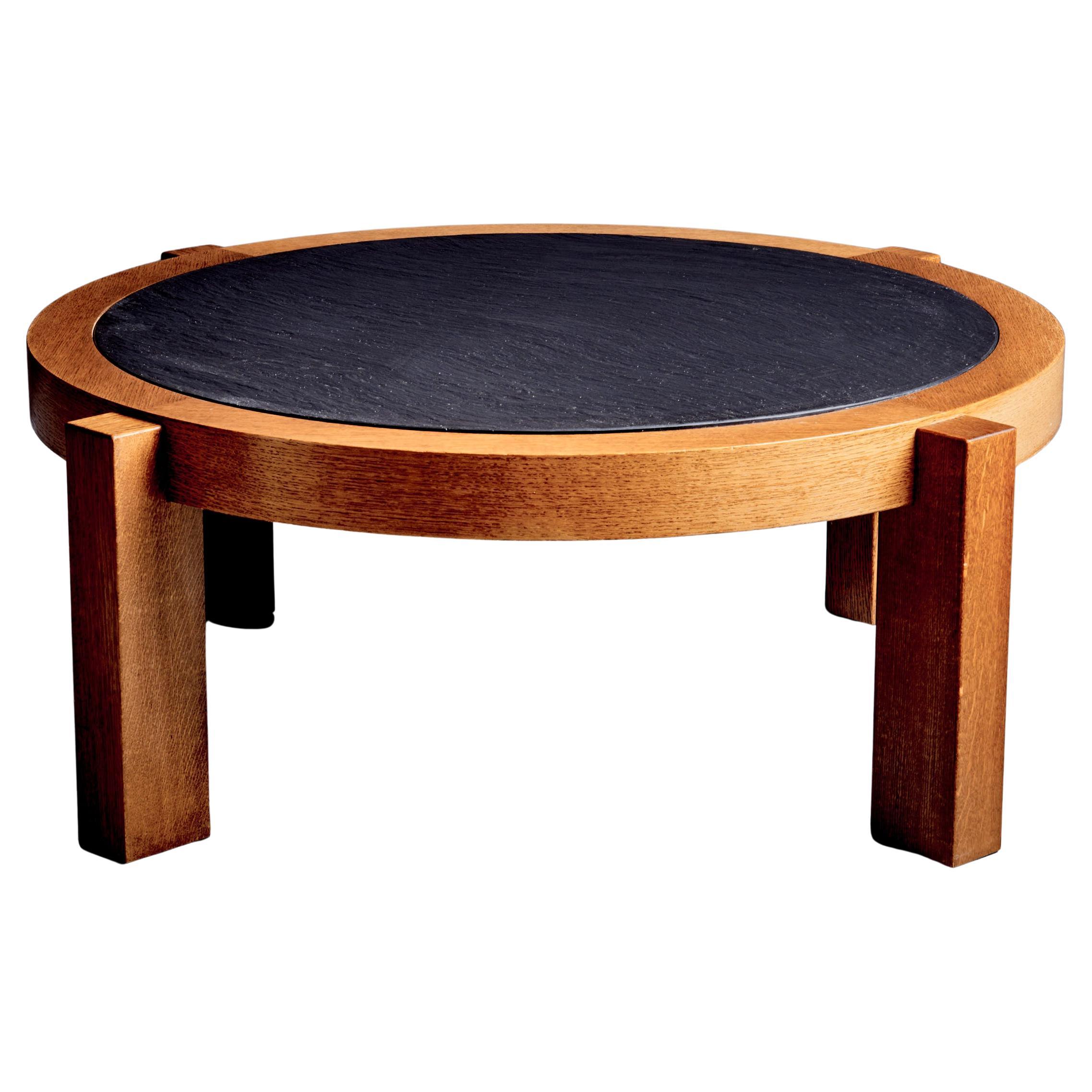 Table basse ronde en Oak avec plateau en ardoise foncée France, années 1960