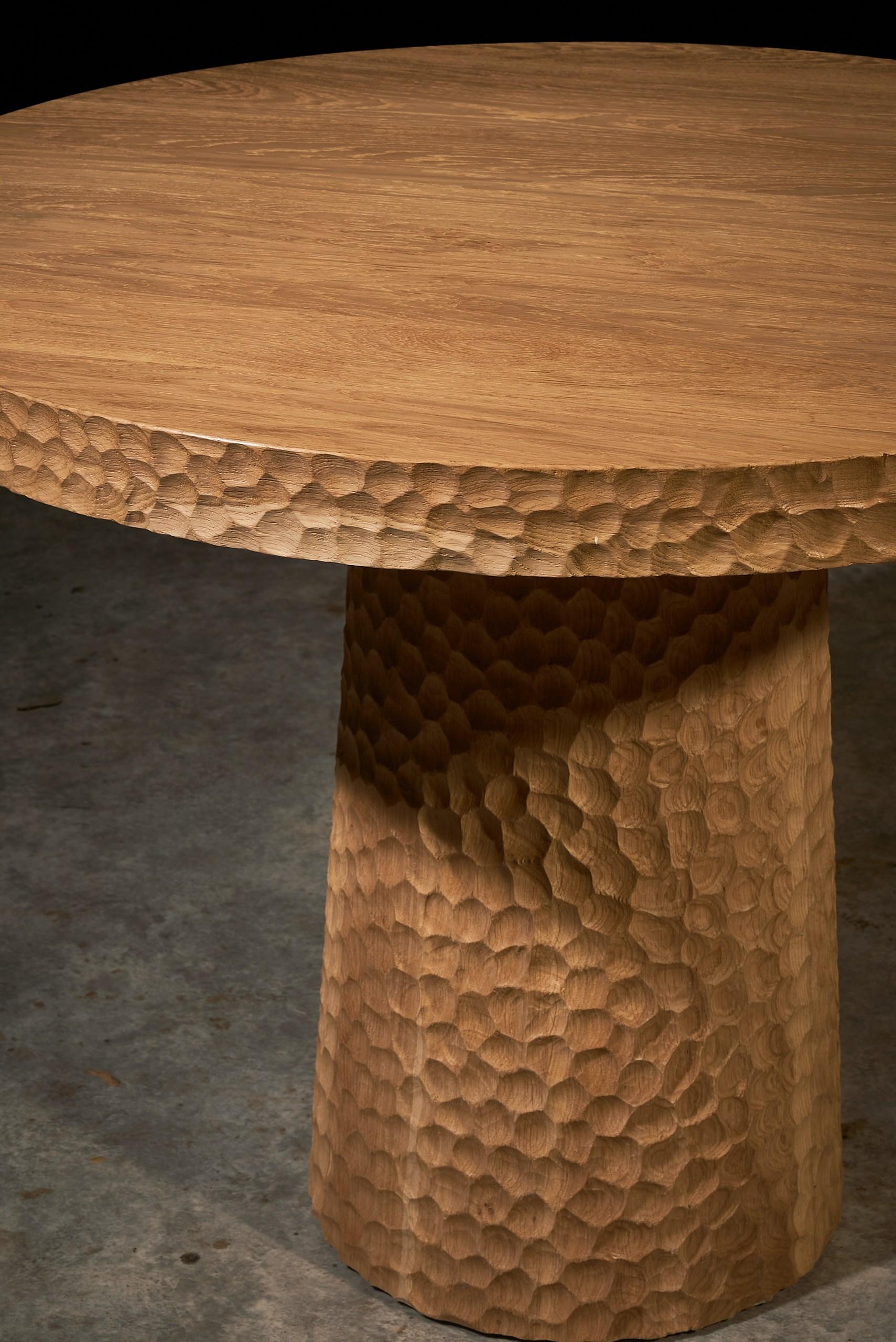 Round Solid Oak Dining Table with Hand-Carved Texture and Cone Base be Vulpe For Sale 2