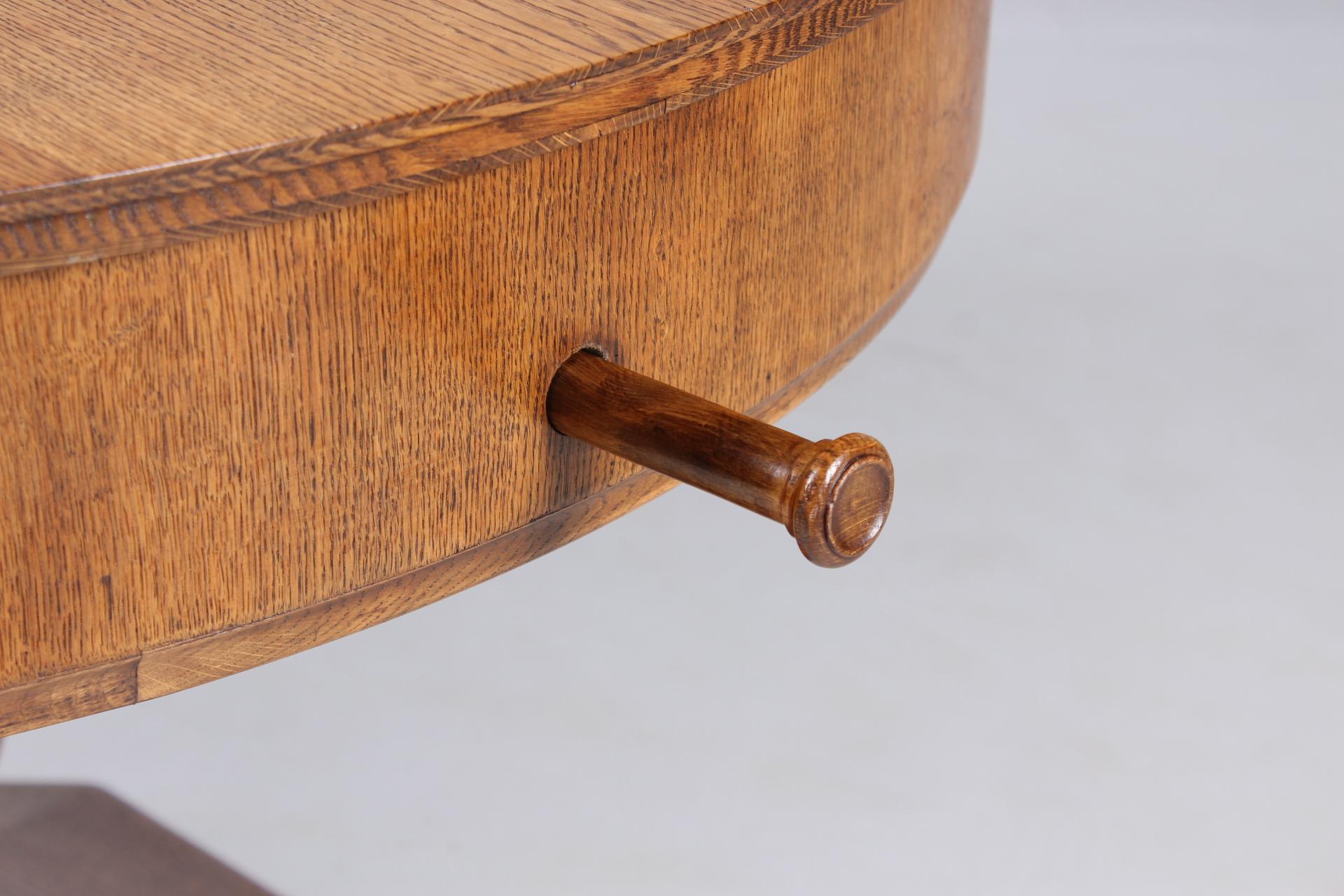 Round Oak Dining Table, Very Rare Enlarging Mechanism, Patented in 1920 7