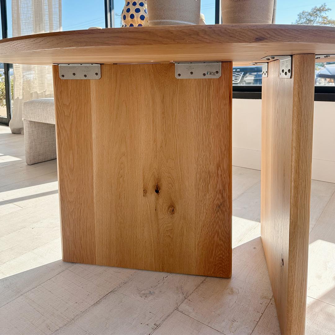 Round Oak Entry + Dining Table In Excellent Condition For Sale In Dallas, TX