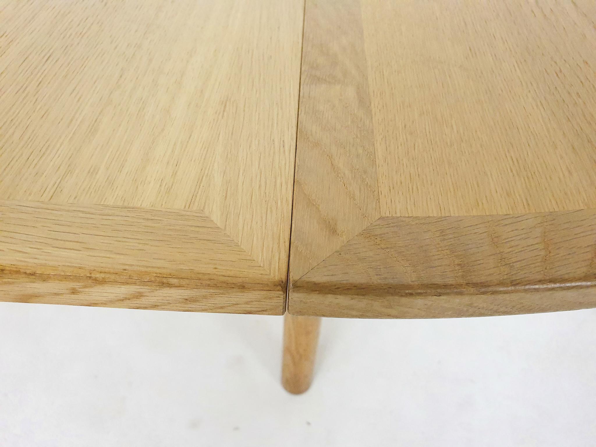Round oak extendable dining table by Borge Mogensen for Karl Andersson, Denmark  7