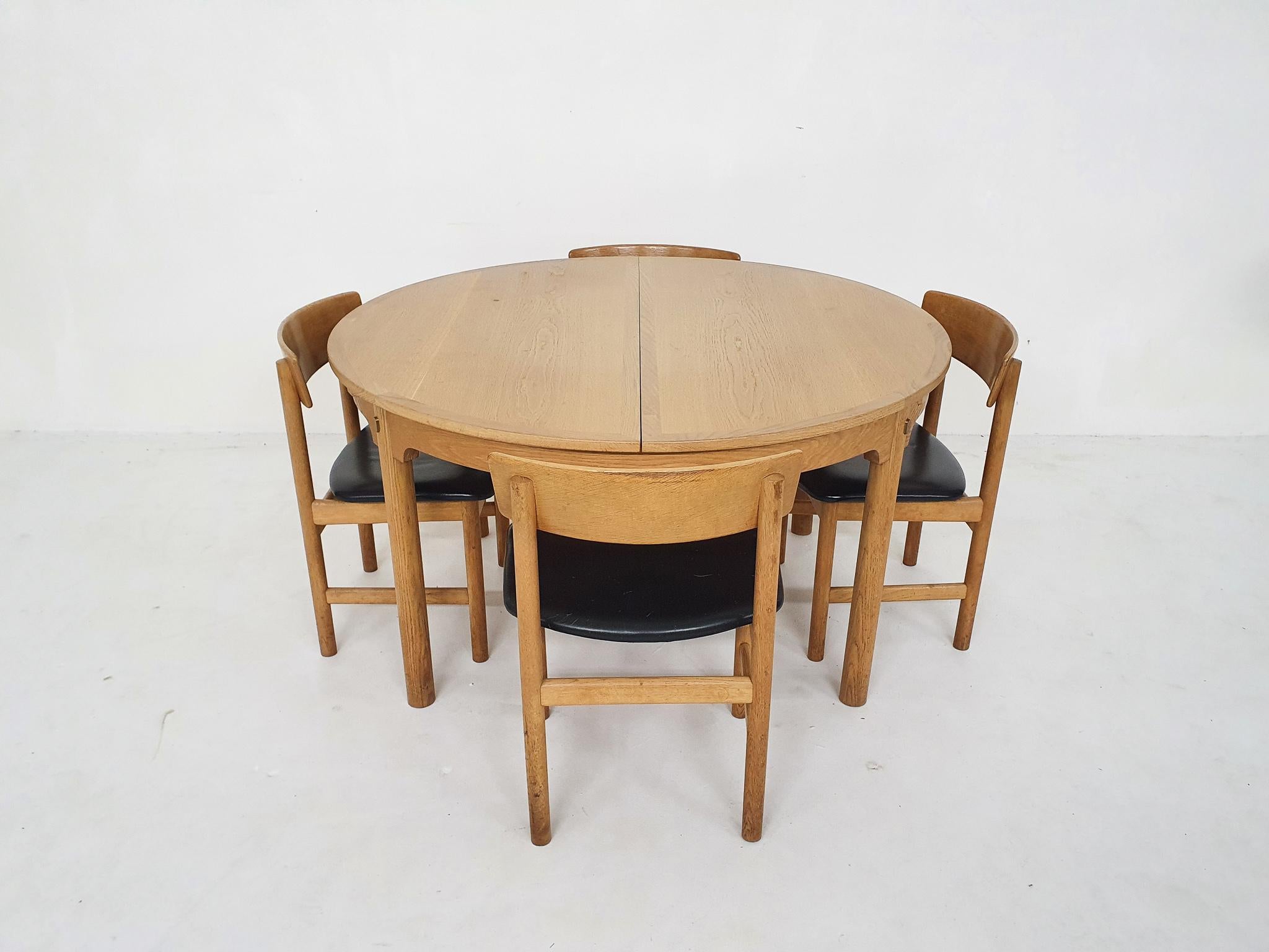 Round oak extendable dining table by Borge Mogensen for Karl Andersson, Denmark  11