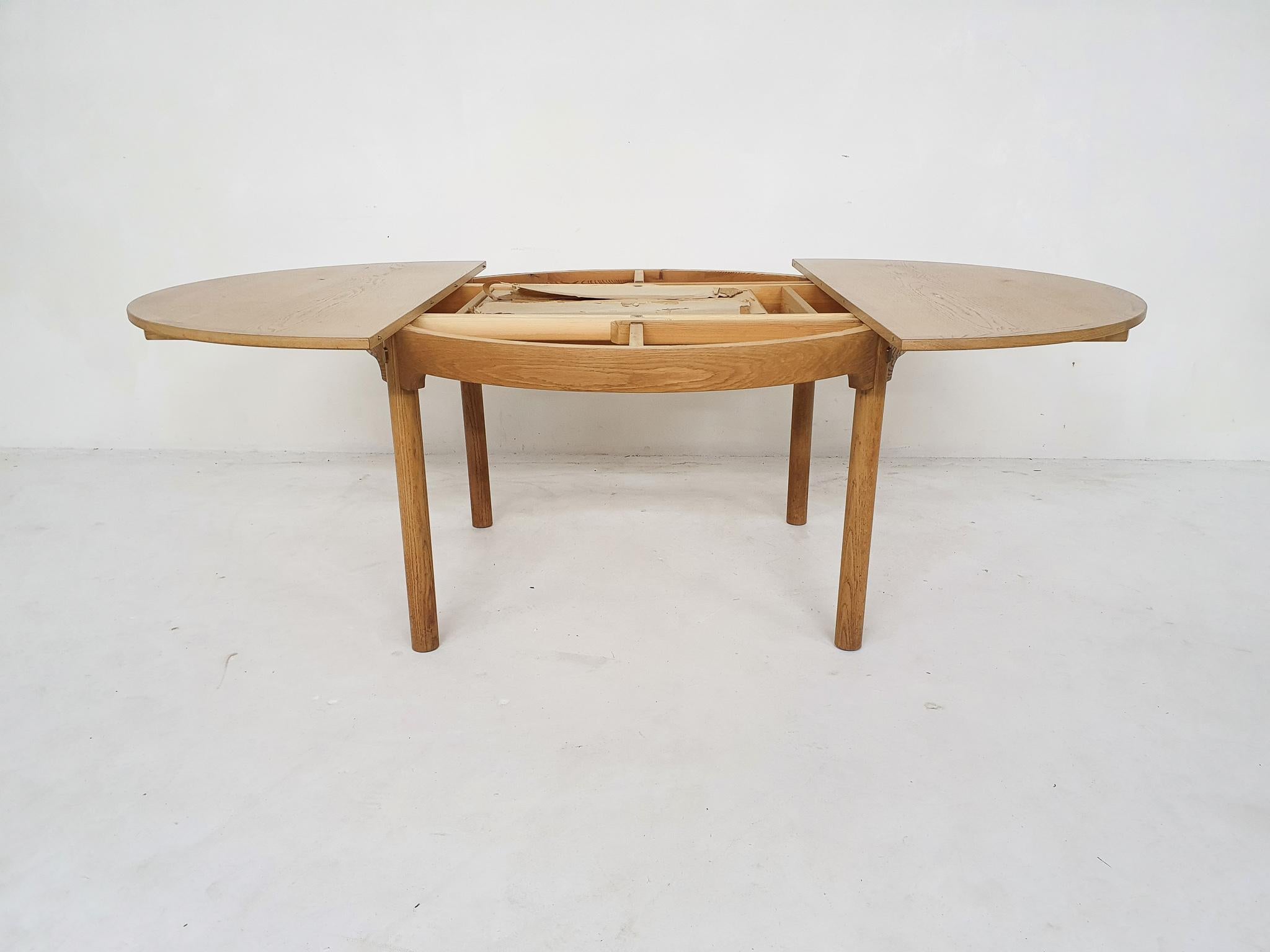 Danish Round oak extendable dining table by Borge Mogensen for Karl Andersson, Denmark 