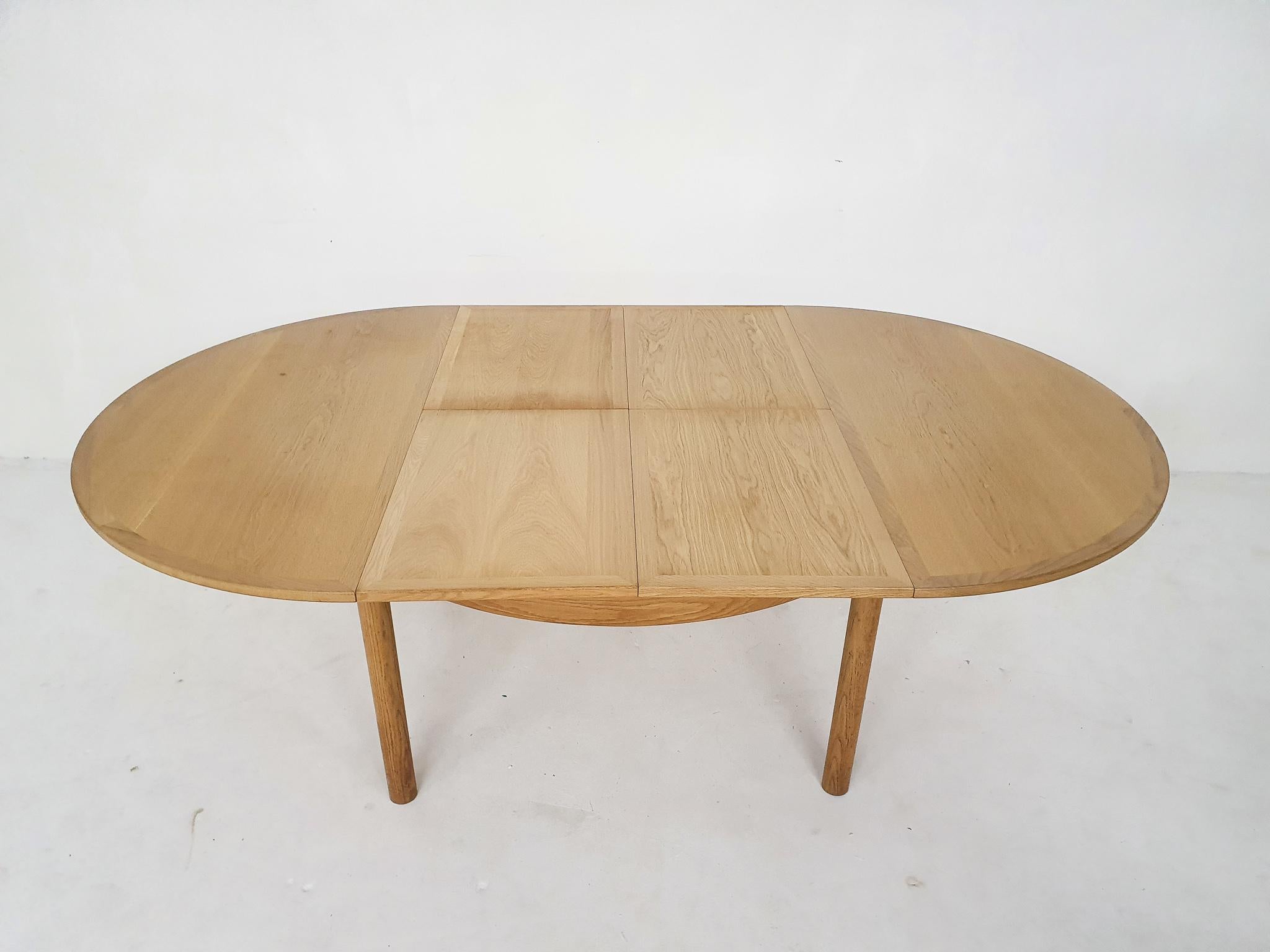 20th Century Round oak extendable dining table by Borge Mogensen for Karl Andersson, Denmark 