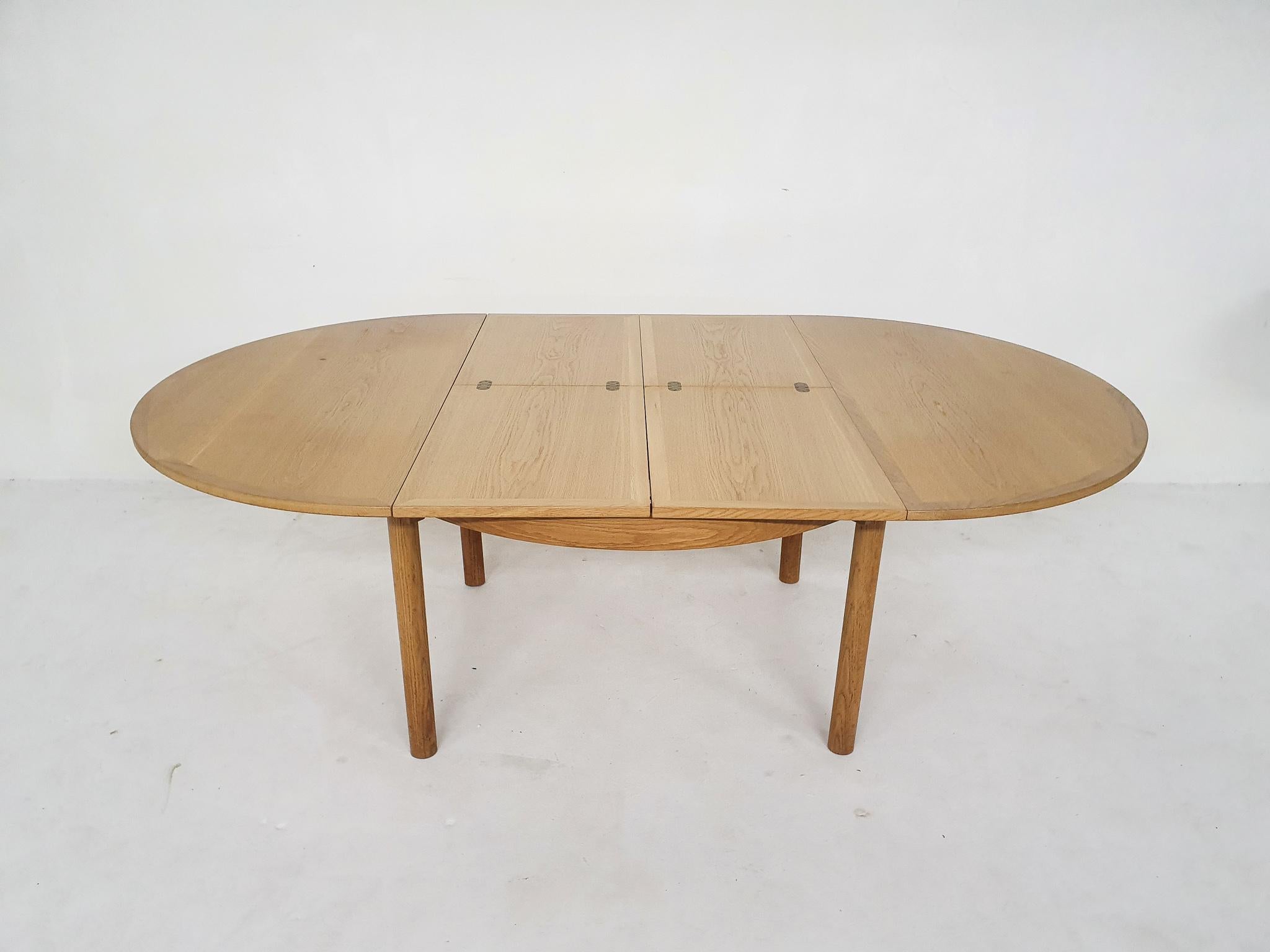 Oak Round oak extendable dining table by Borge Mogensen for Karl Andersson, Denmark 