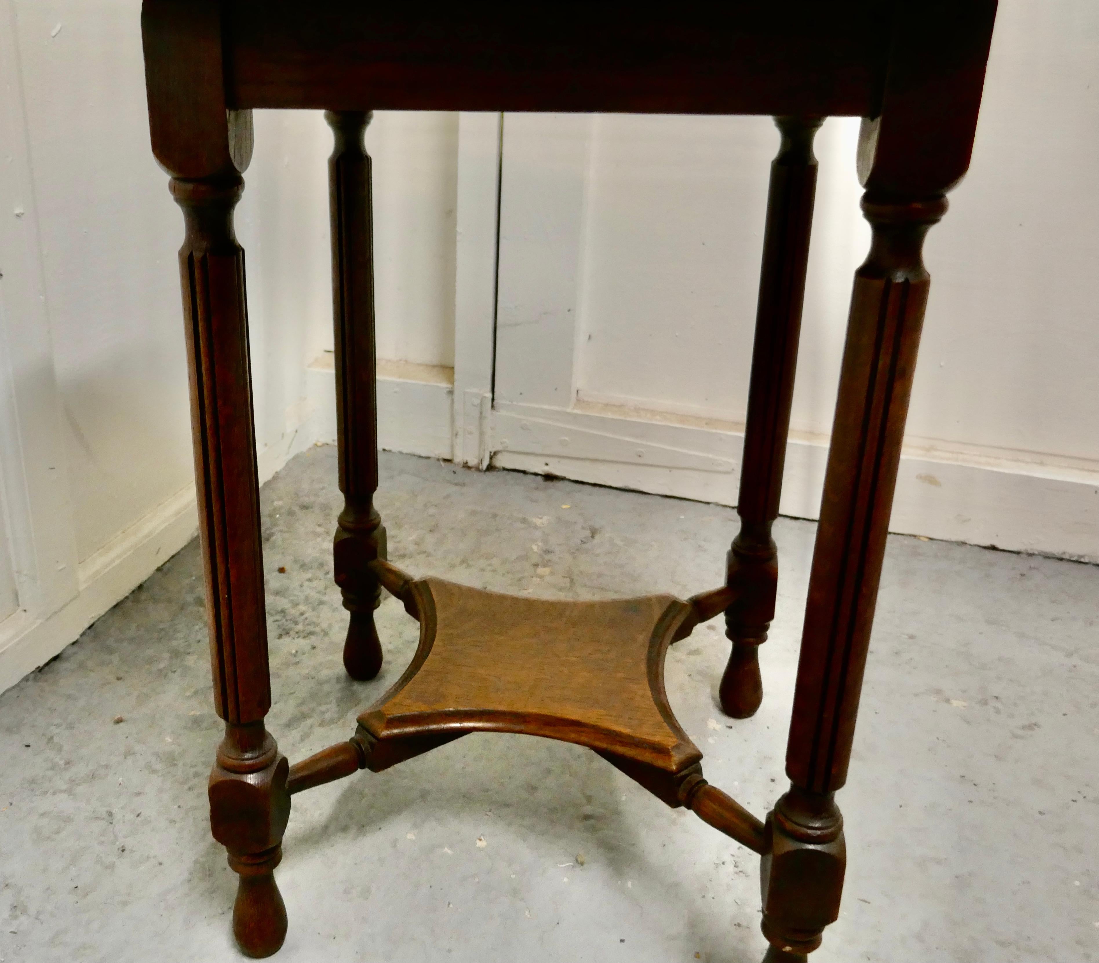Round Oak Occasional Table, with Undertier In Good Condition In Godshill, Isle of Wight