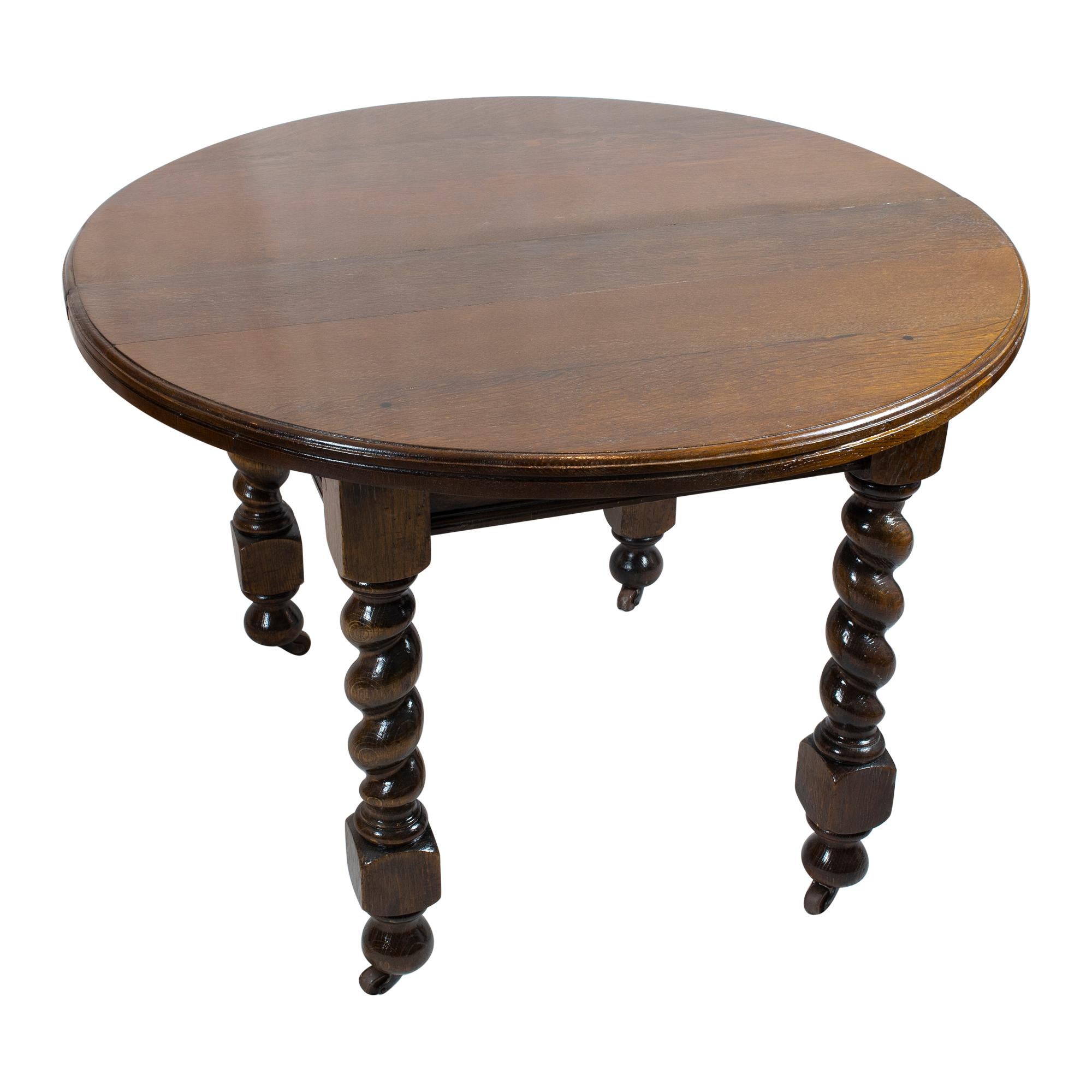Chêne Table ronde en chêne à rallonge extensible d'Angleterre vers 1880 en vente