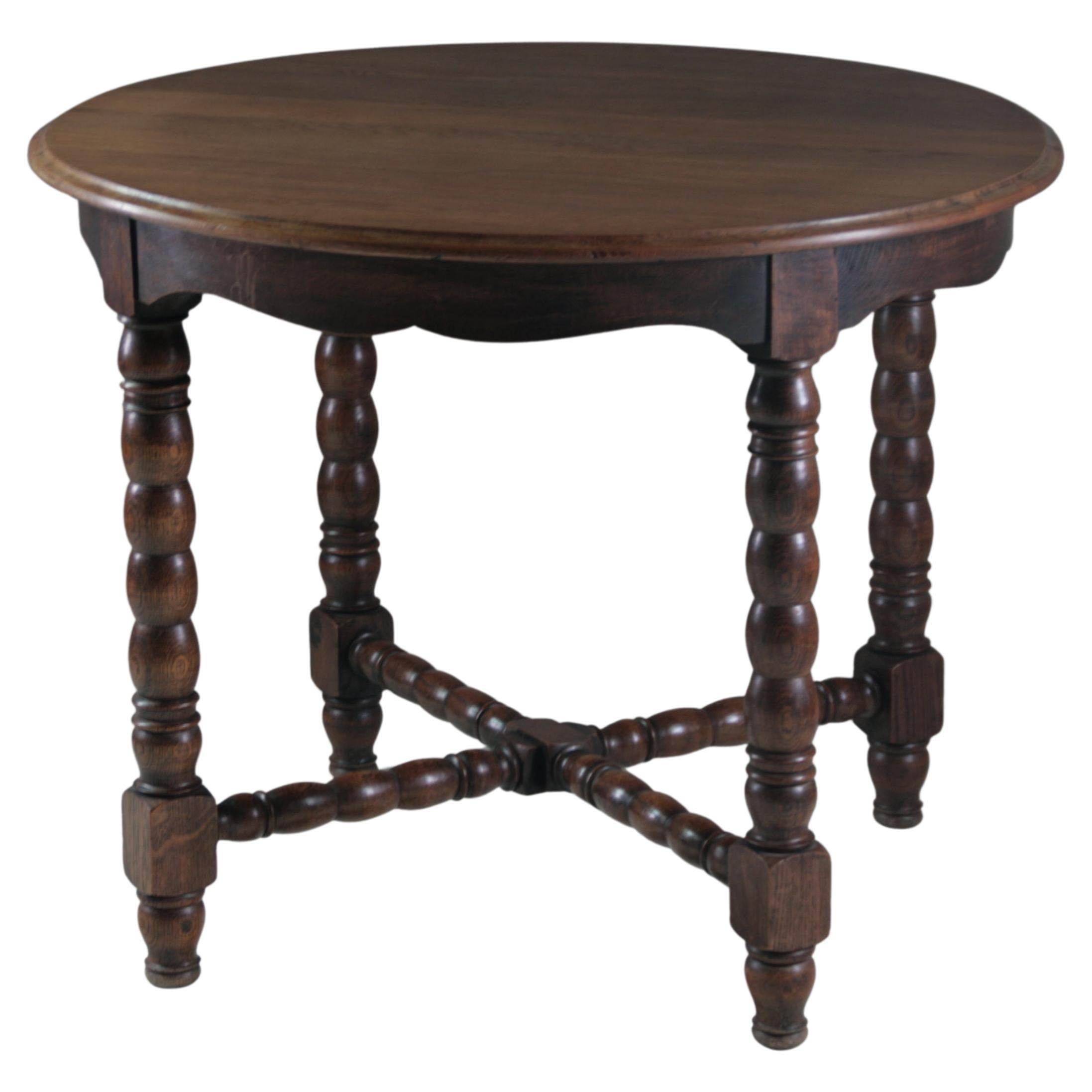 Table ronde en chêne, France 1950