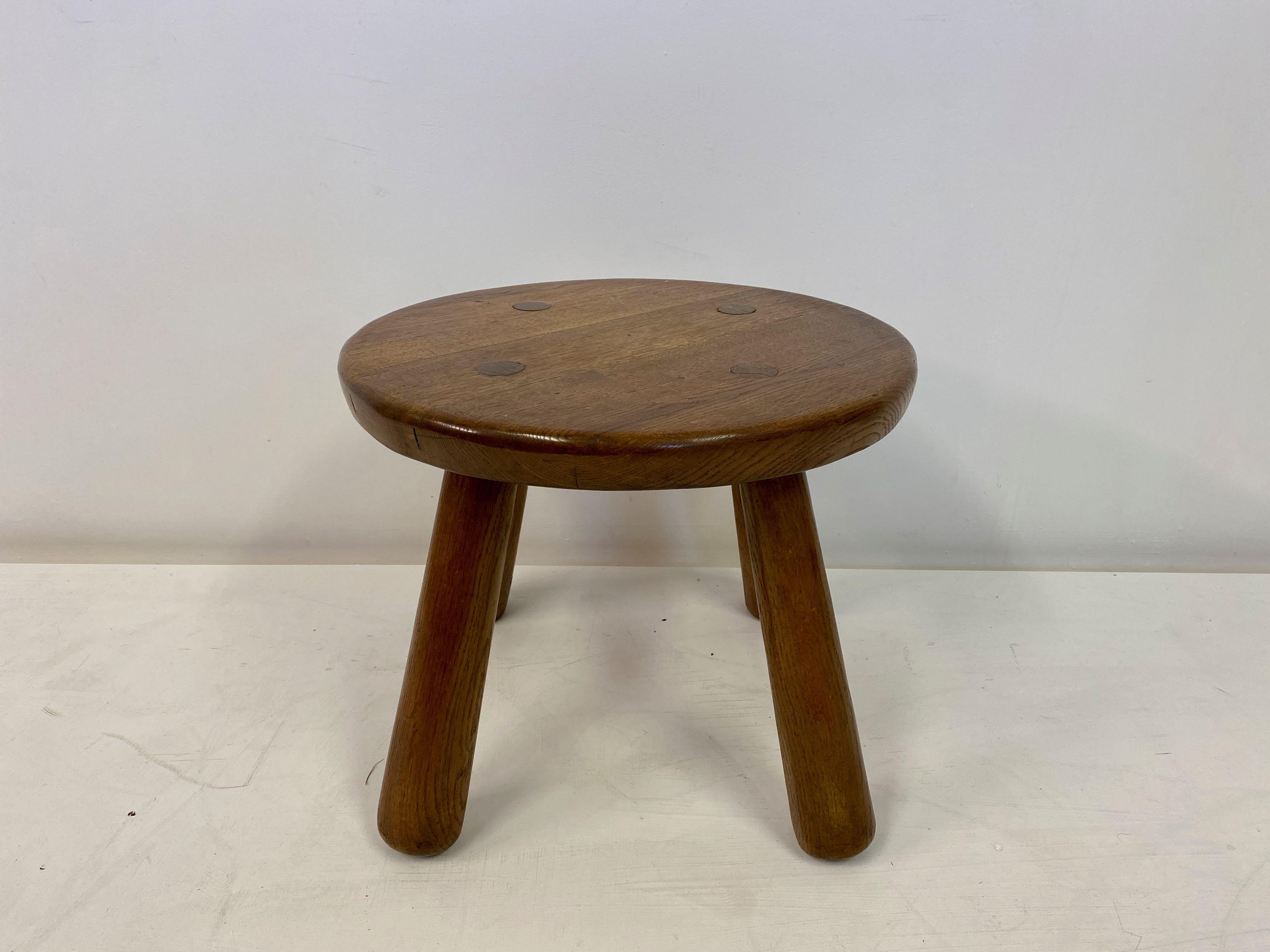 Round coffee or side table

Oak

Tapering cylindrical legs

Simple style - similar to Philip Arctander designs

Mid to late 20th century.