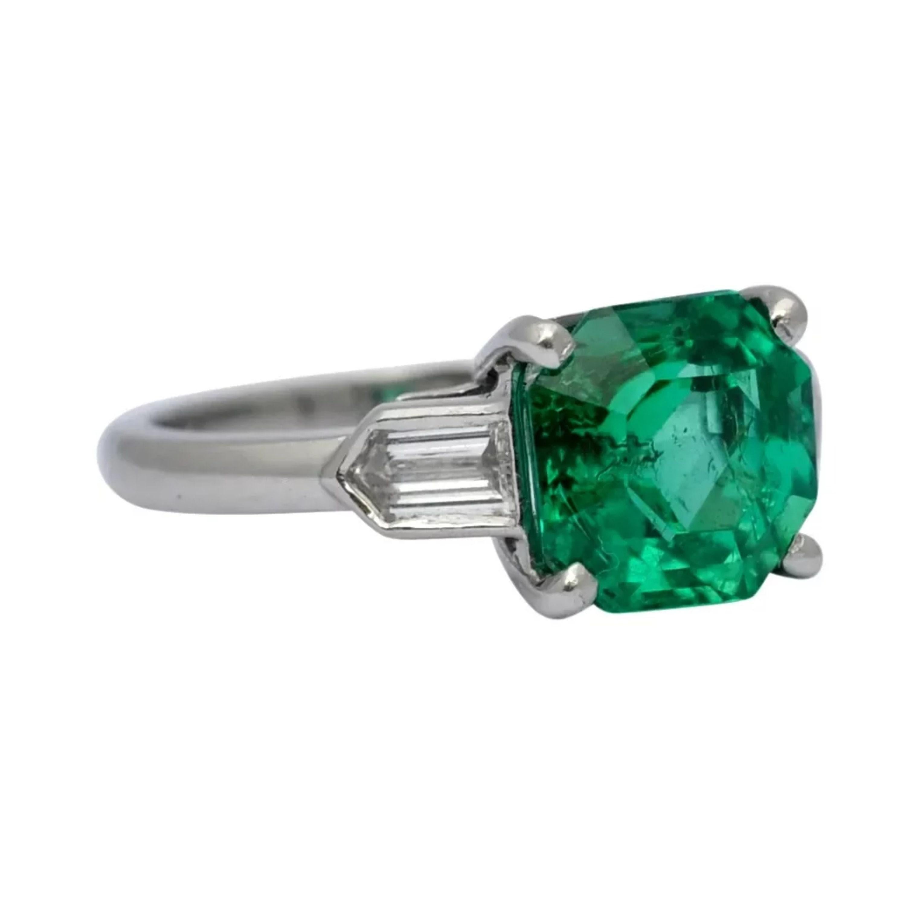 Im Angebot: Runder runder achteckiger Smaragdring im Brillantschliff, Vintage Smaragd Diamant Ehering () 2