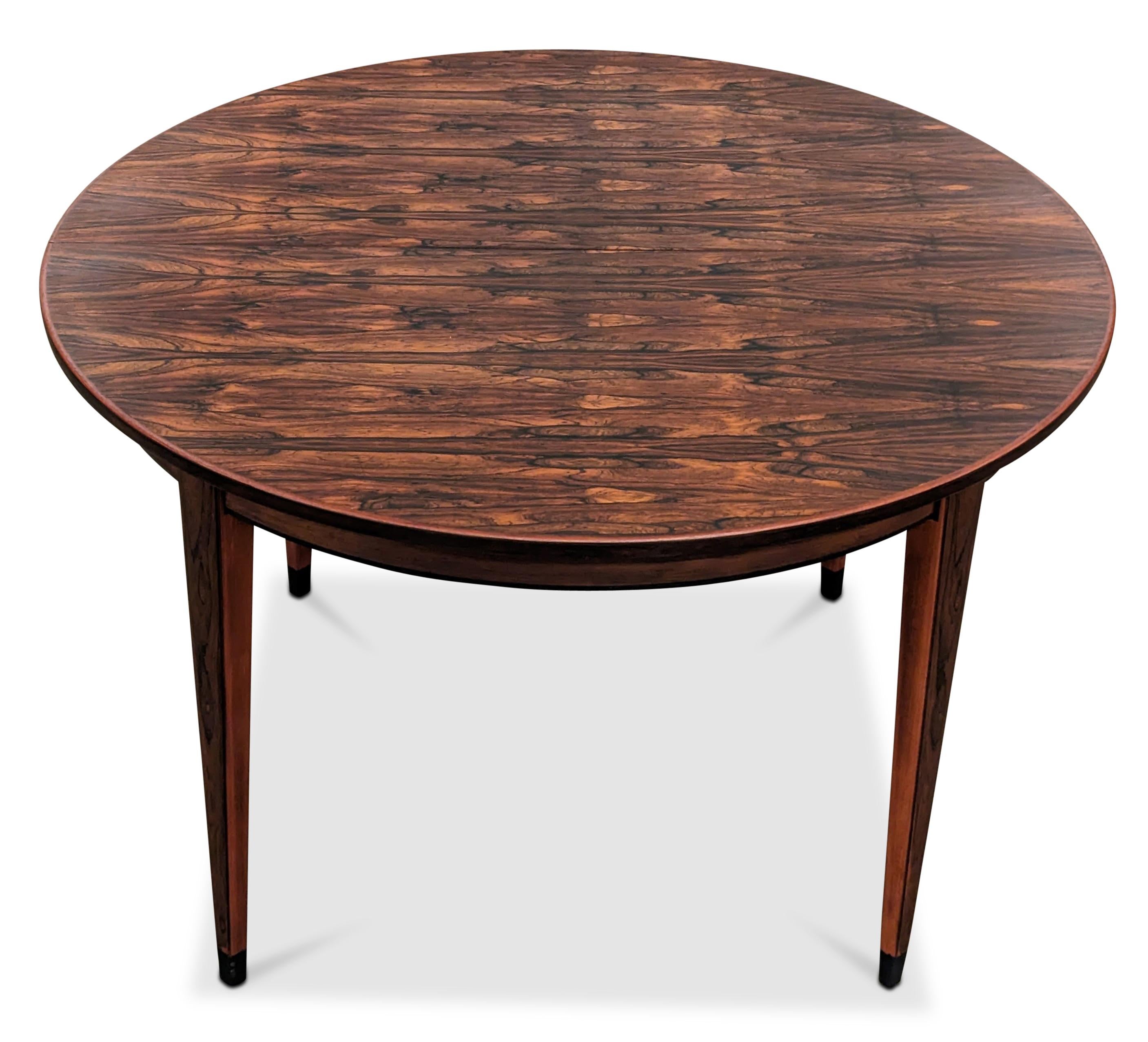 Round Omann Jun Dining Table W 1 Leaf 022368, Vintage Danish Midcentury In Good Condition In Jersey City, NJ