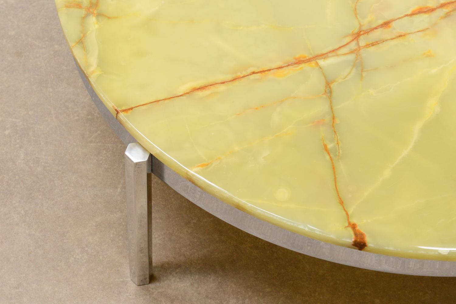Round Onyx Marble Coffee Table In Good Condition In Landgraaf, NL