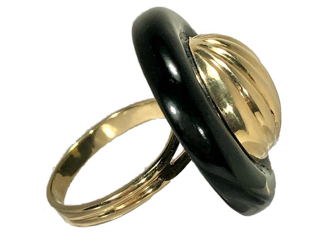 Round Cut Round Onyx Ring with Fluted Gold Dome Center For Sale