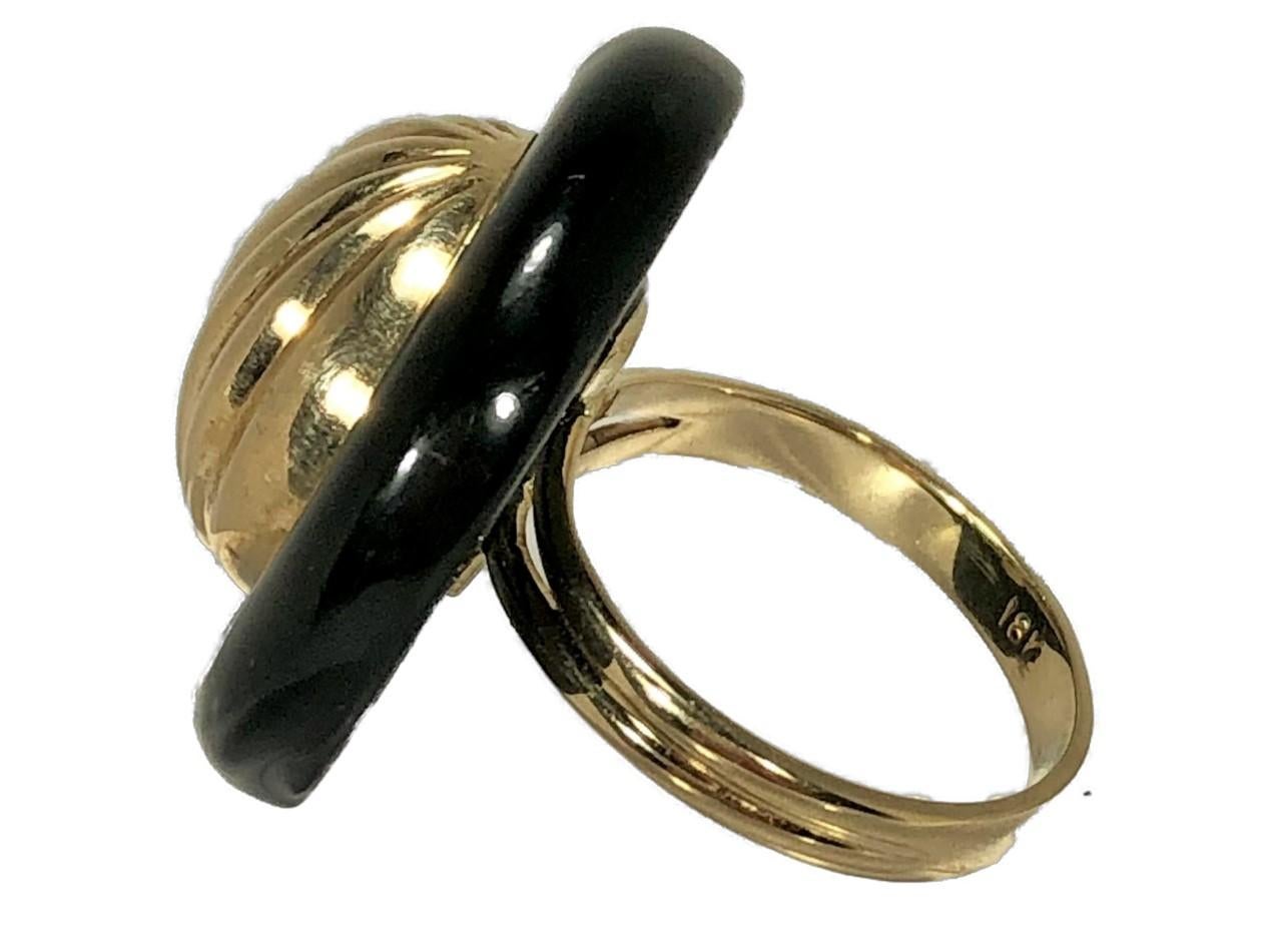 Women's Round Onyx Ring with Fluted Gold Dome Center For Sale