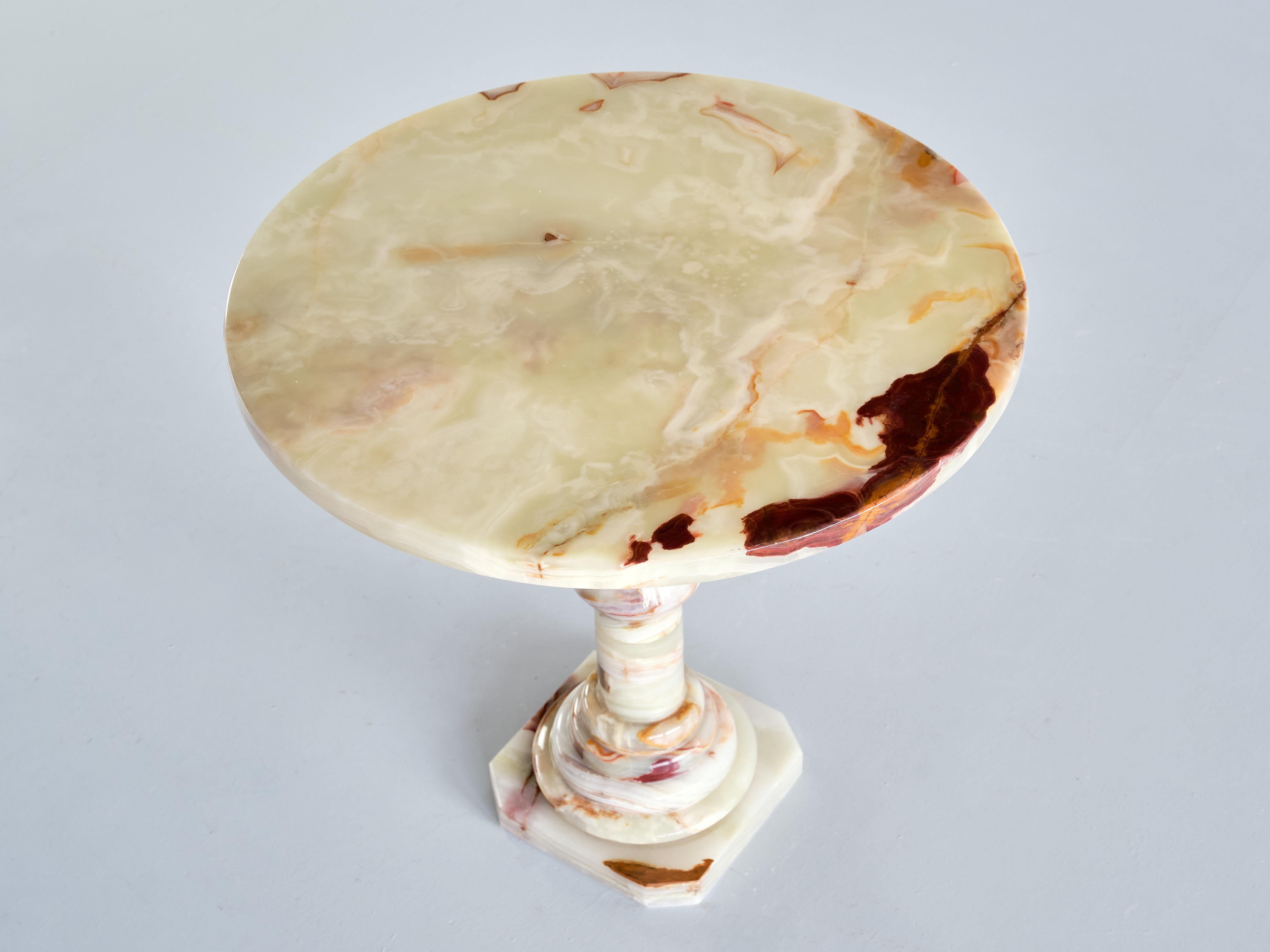 Round Onyx Side Table with Pedestal Base, Italy, 1960s In Good Condition In The Hague, NL