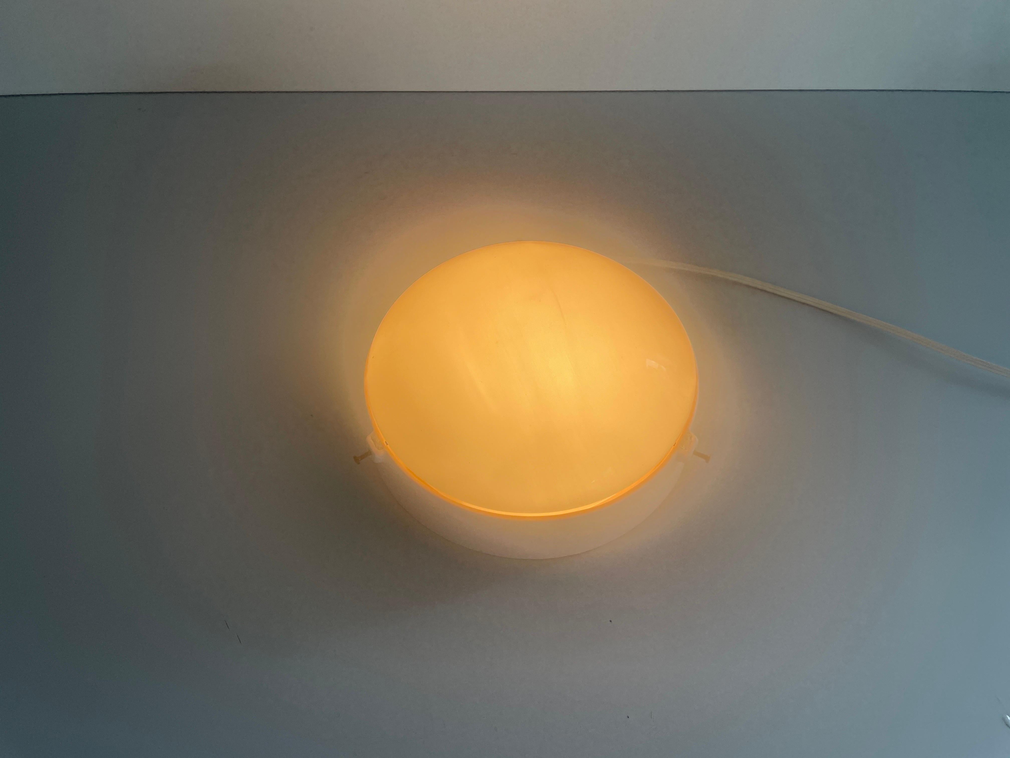 Lampada da incasso rotonda in vetro opalino e porcellana rosa, anni '50, Italia in vendita 3