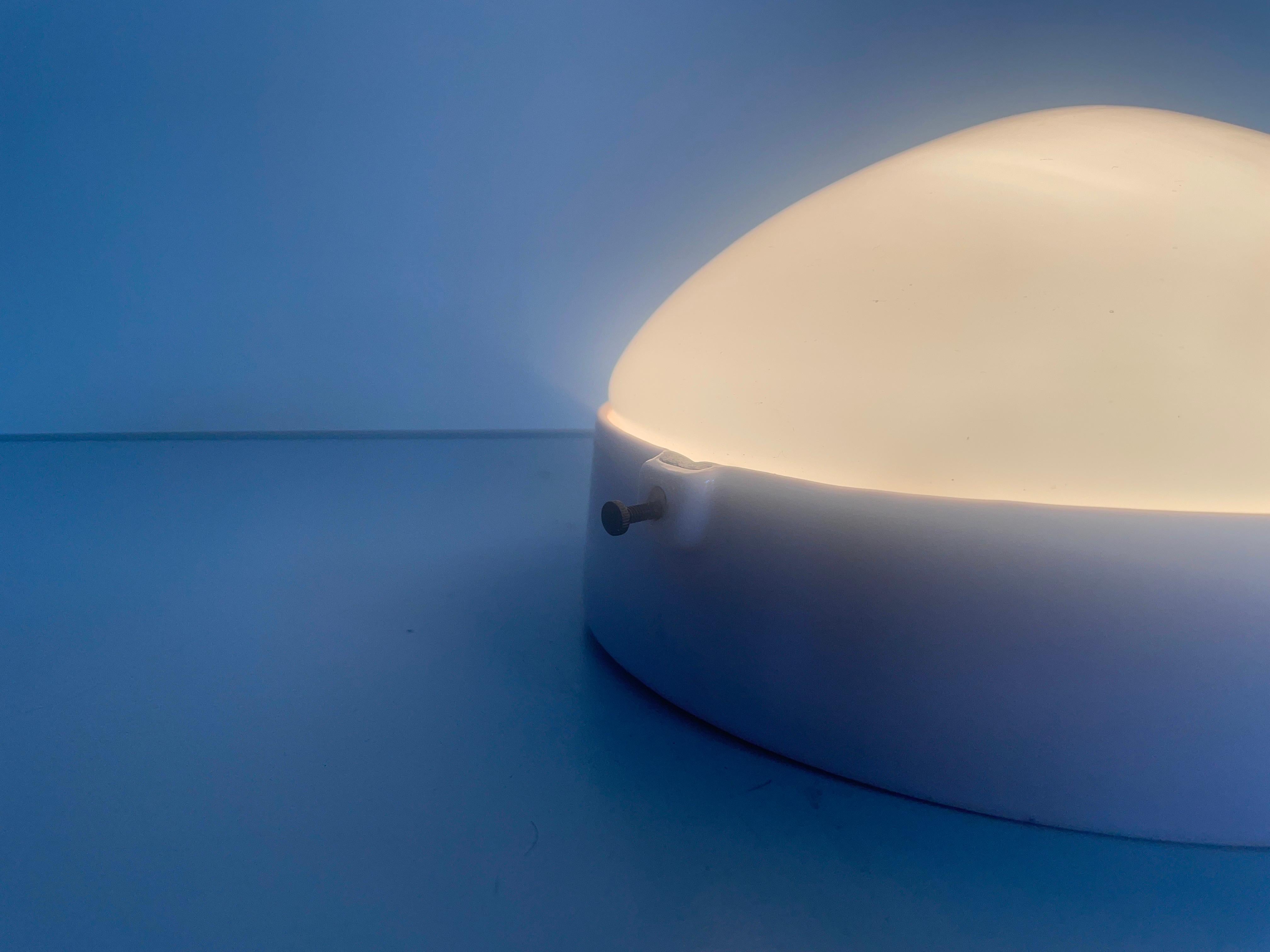 Lampada da incasso rotonda in vetro opalino e porcellana rosa, anni '50, Italia in vendita 6