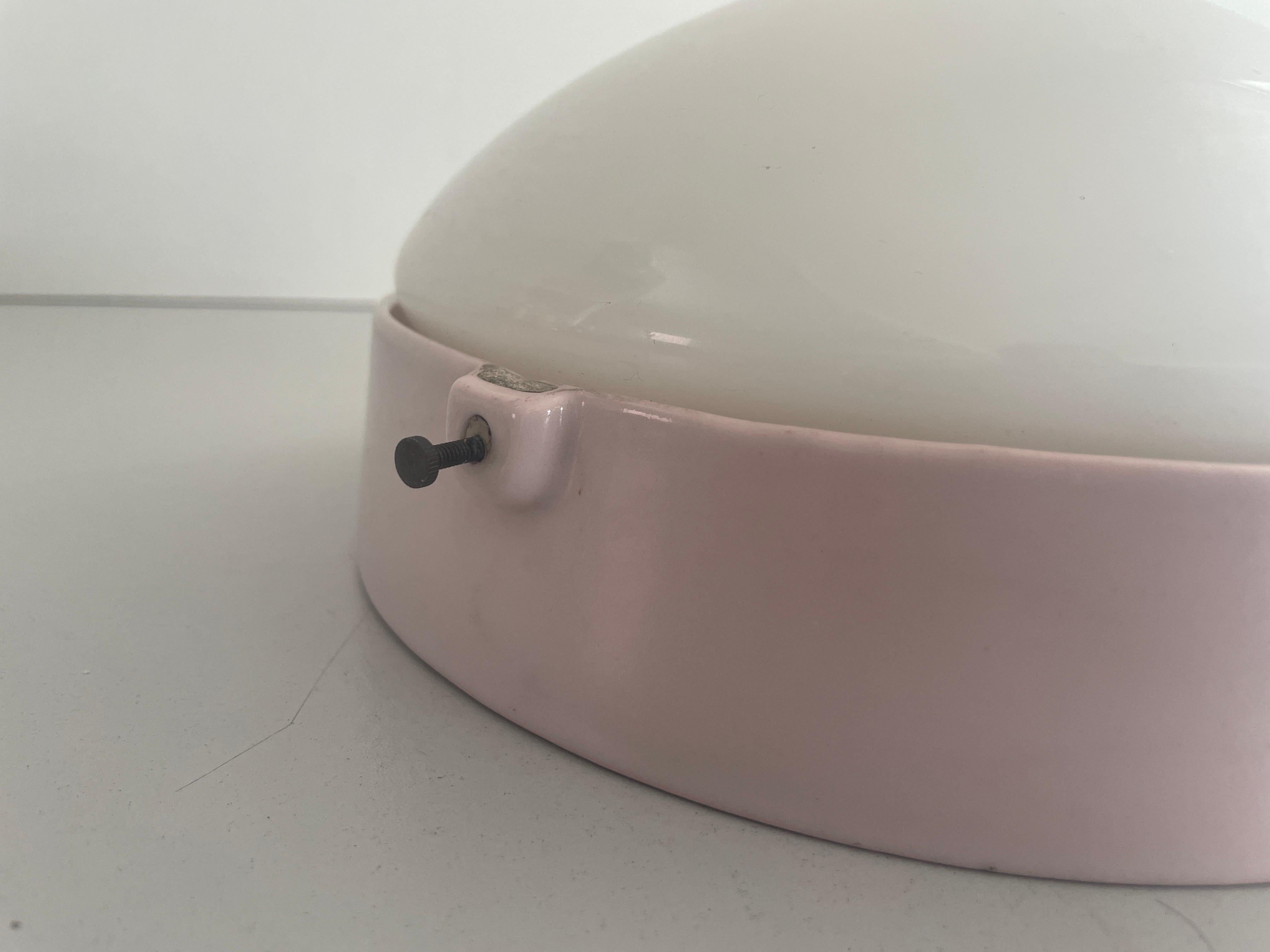 Metà XX secolo Lampada da incasso rotonda in vetro opalino e porcellana rosa, anni '50, Italia in vendita