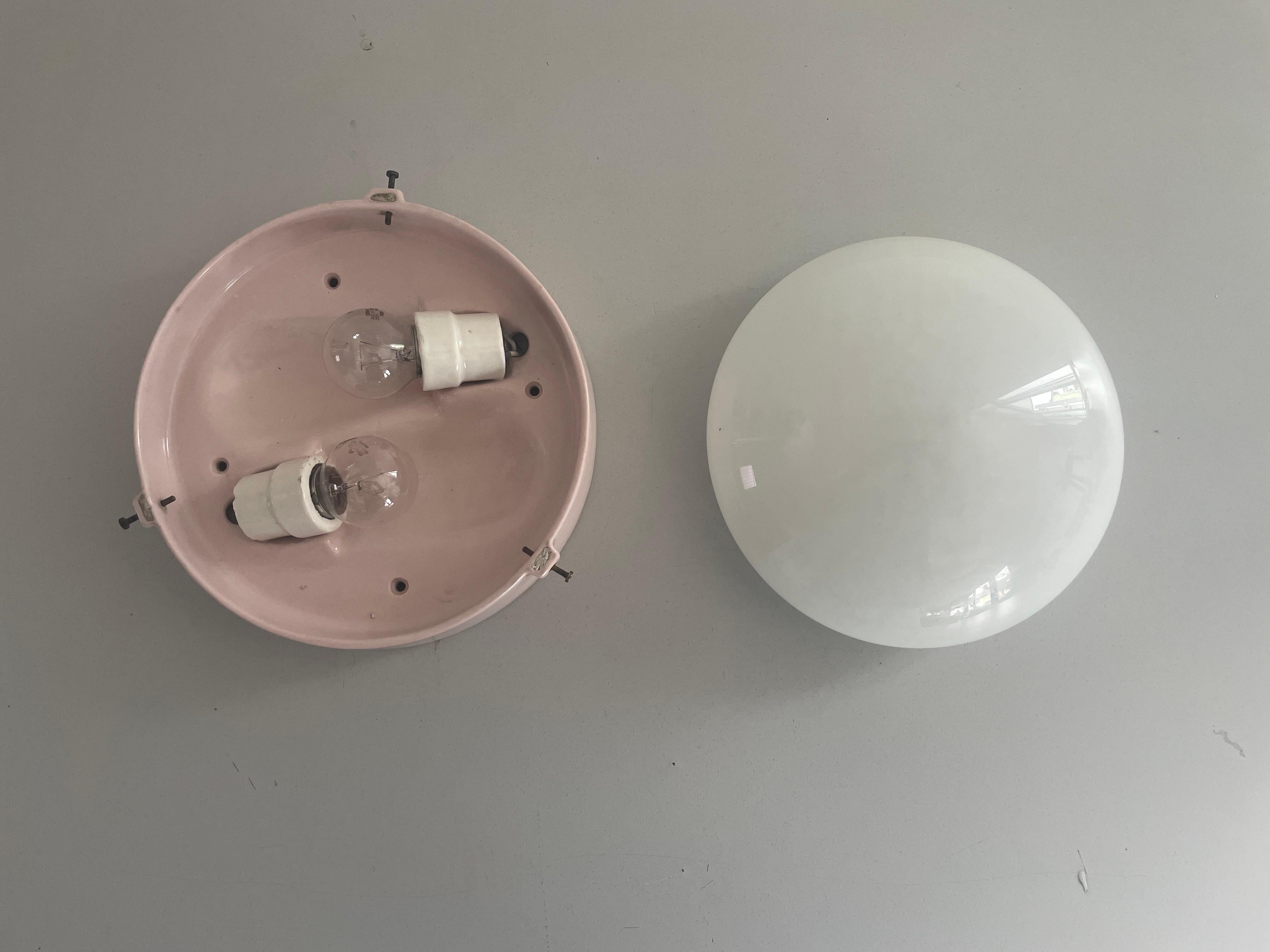 Lampada da incasso rotonda in vetro opalino e porcellana rosa, anni '50, Italia in vendita 1